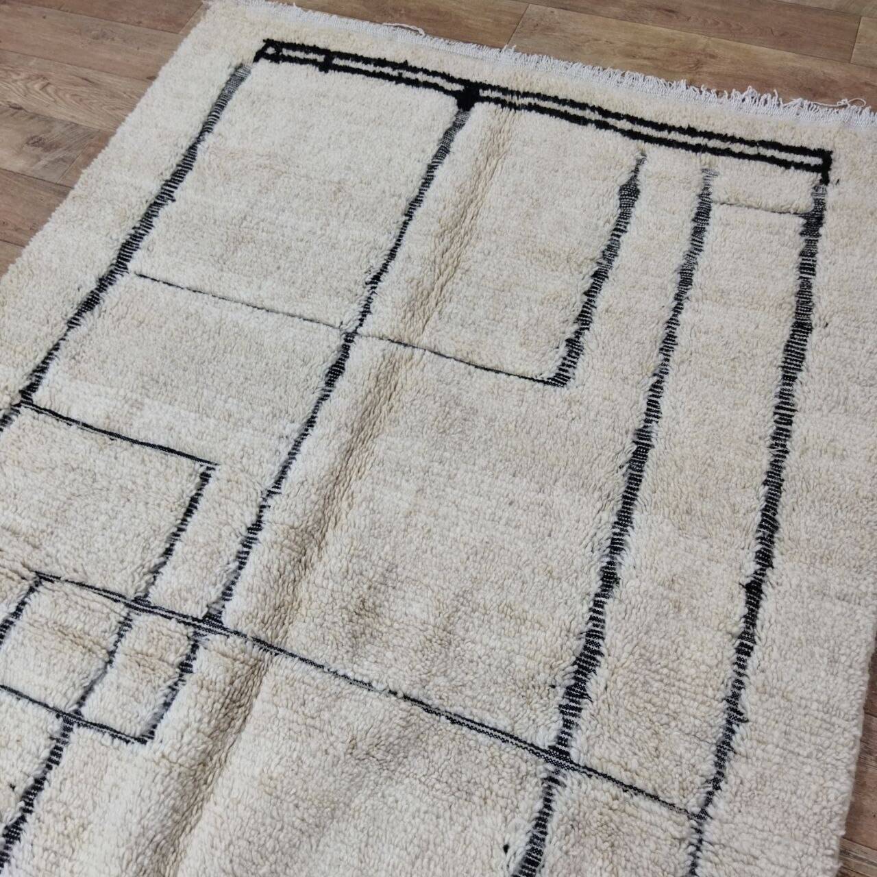 Handmade wool Berber rug 254 x 158 cm