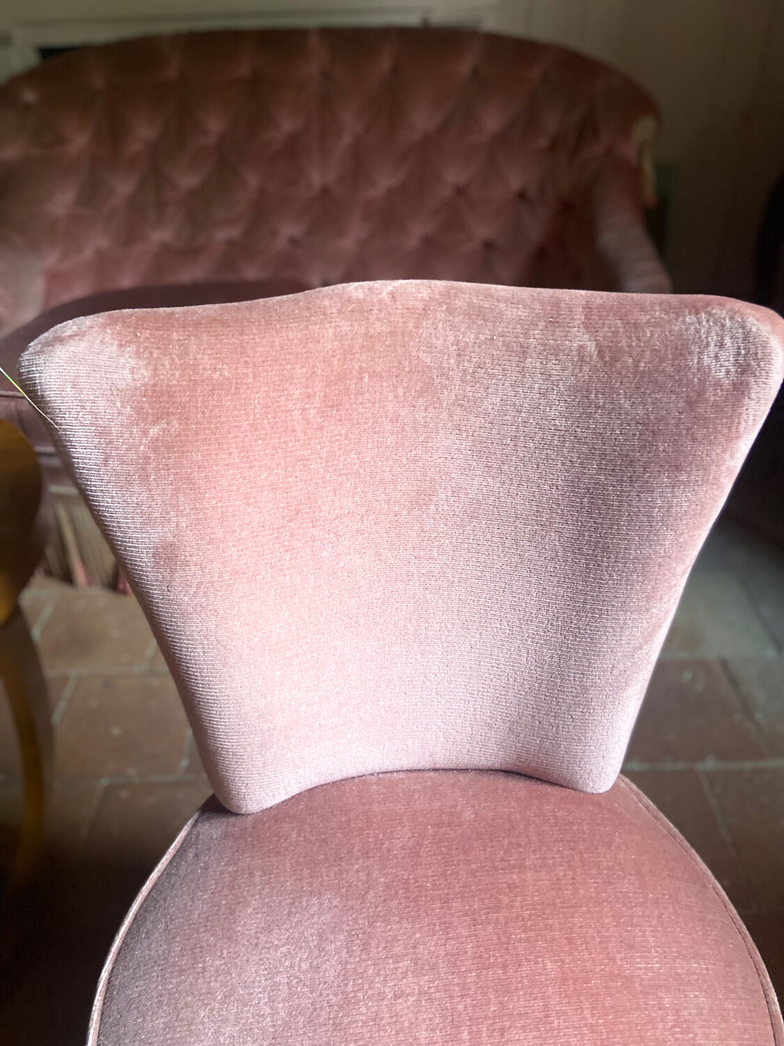 Small old toad armchair in old pink velvet