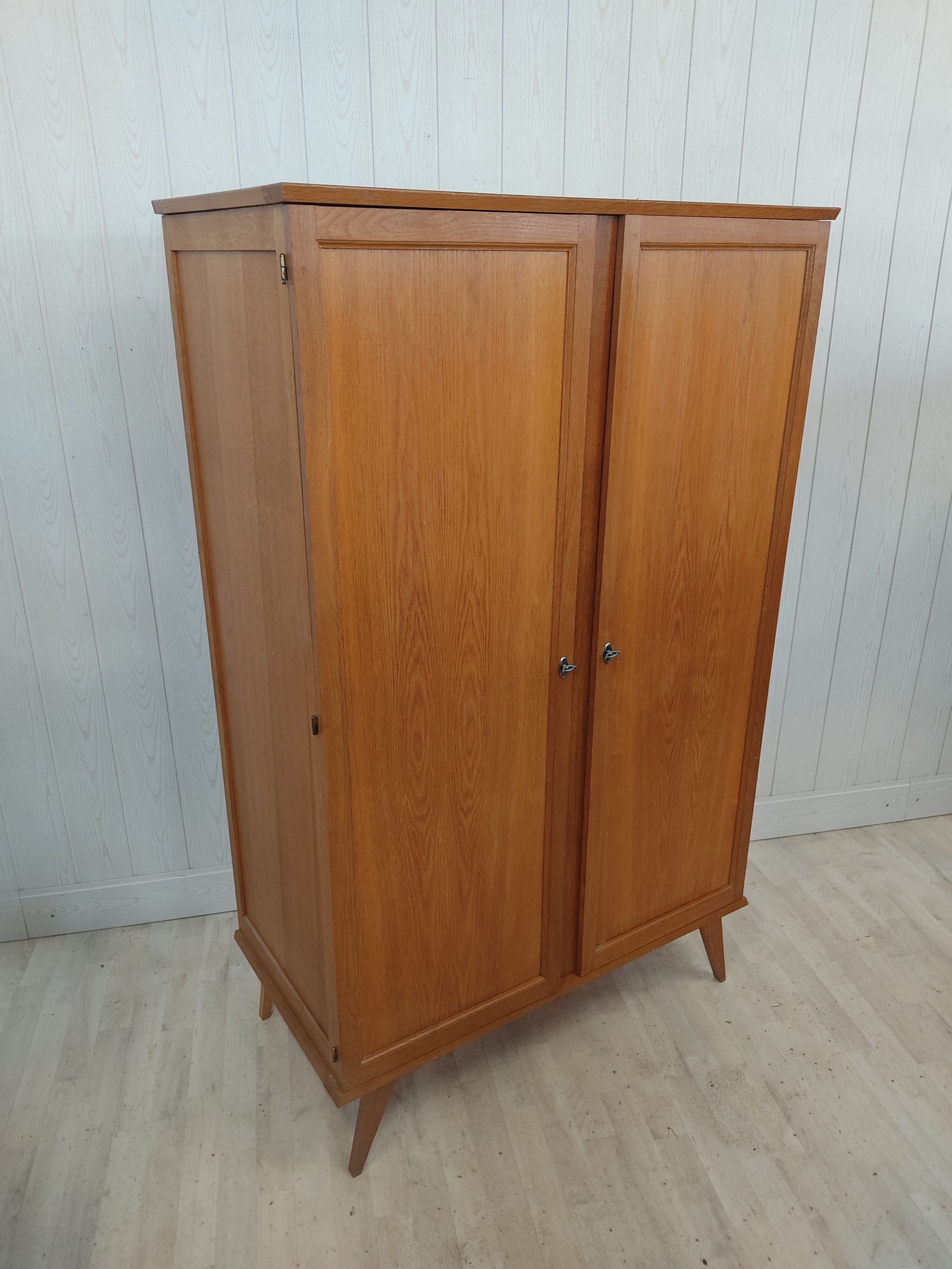 Wardrobe compass feet 60s