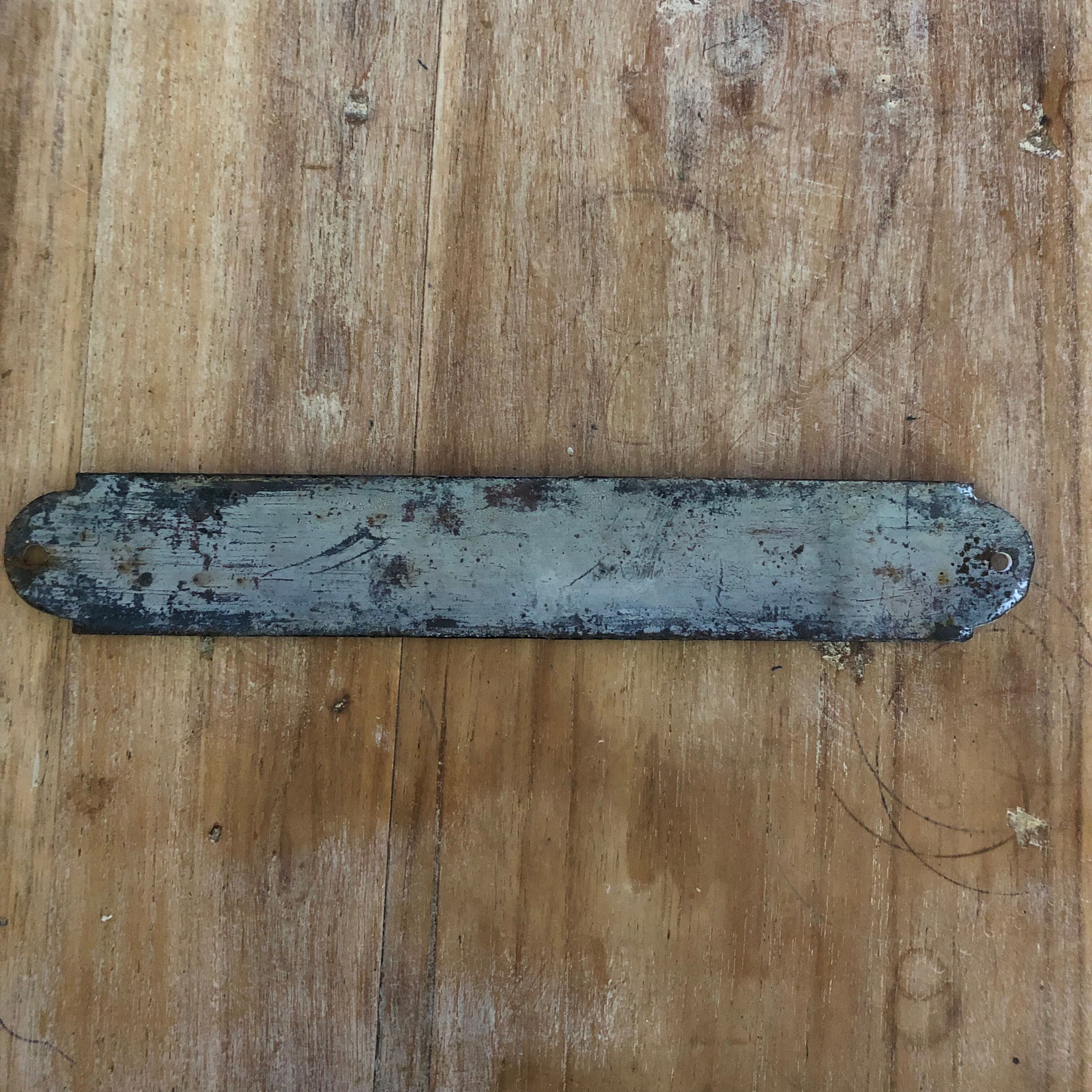 Enamelled pharmacy plate