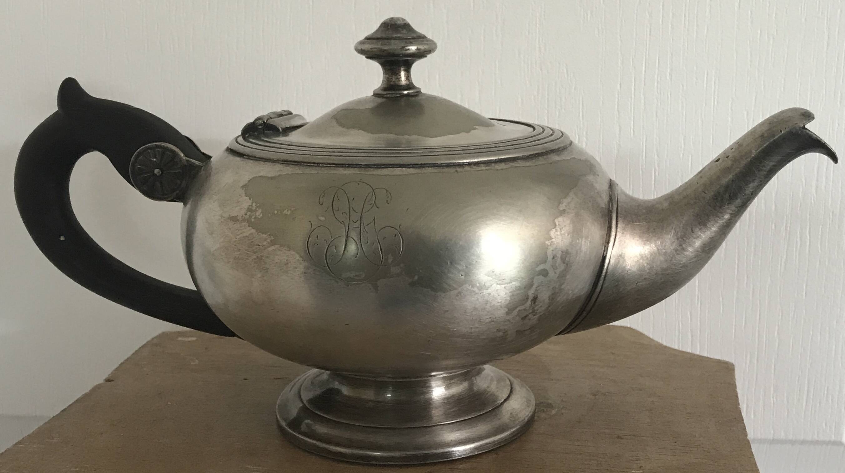 Antique teapot in silver-plated metal with ercuis goldsmith hallmarks