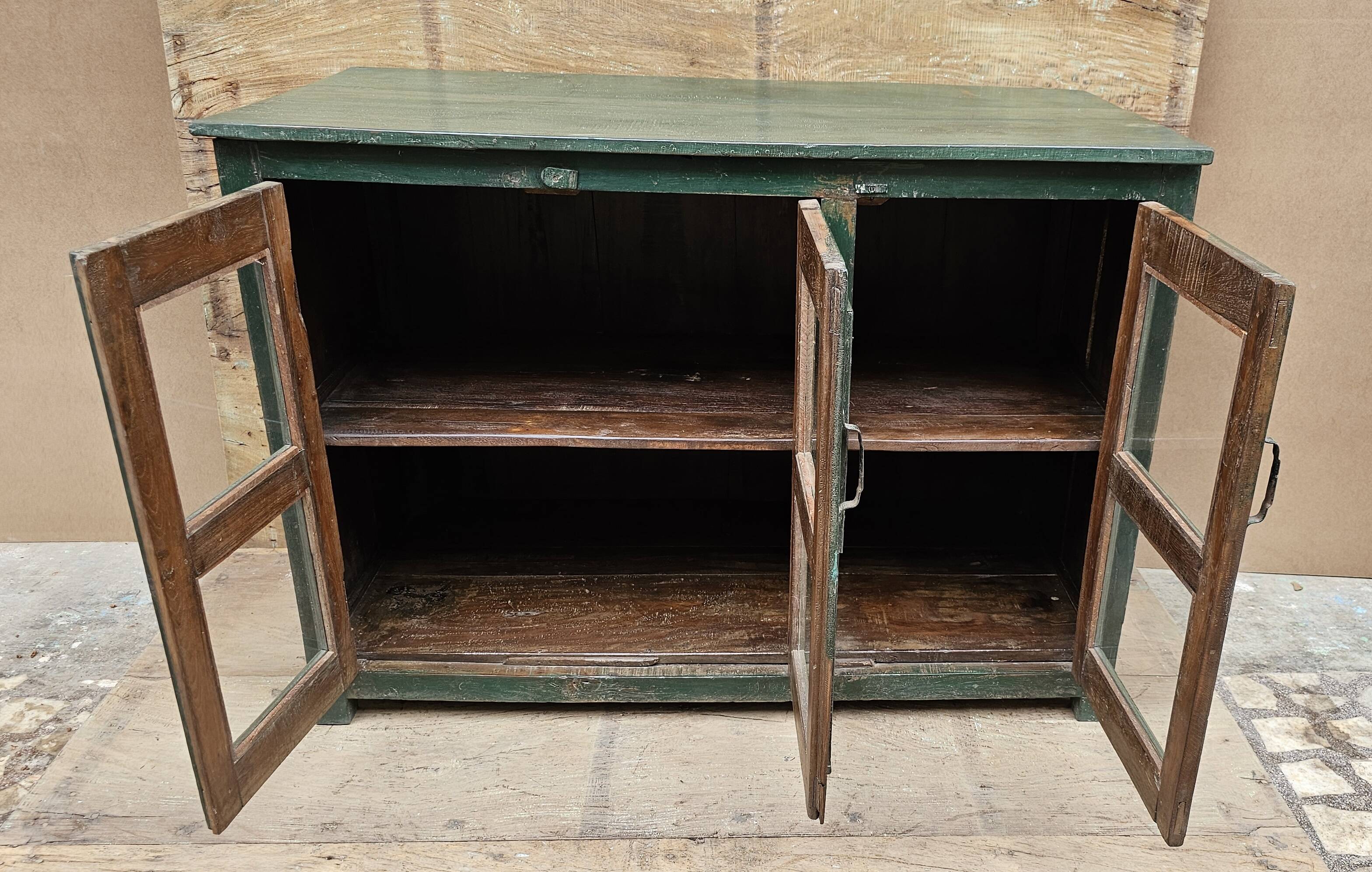 Ancien buffet vitré en teck birman