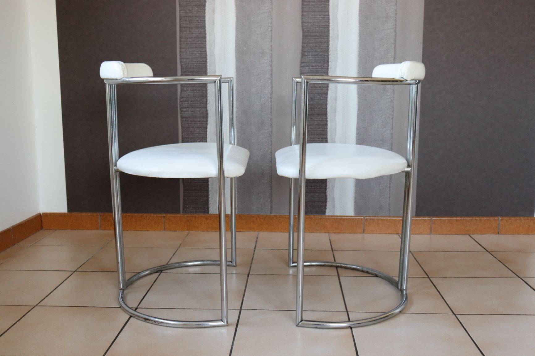 Pair of white chairs design