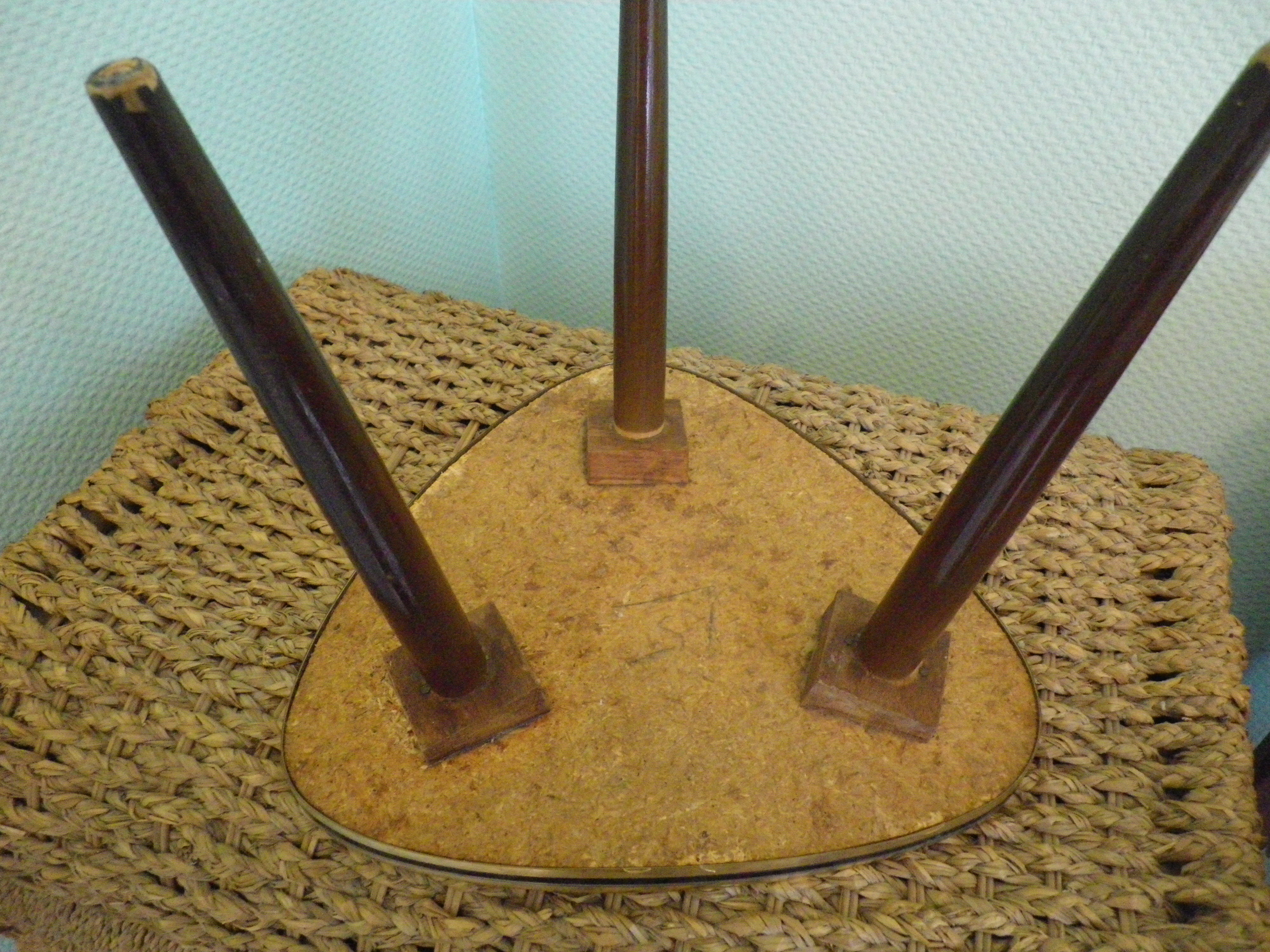 Side table, tripod, compass leg, pick shape, Japanese décor