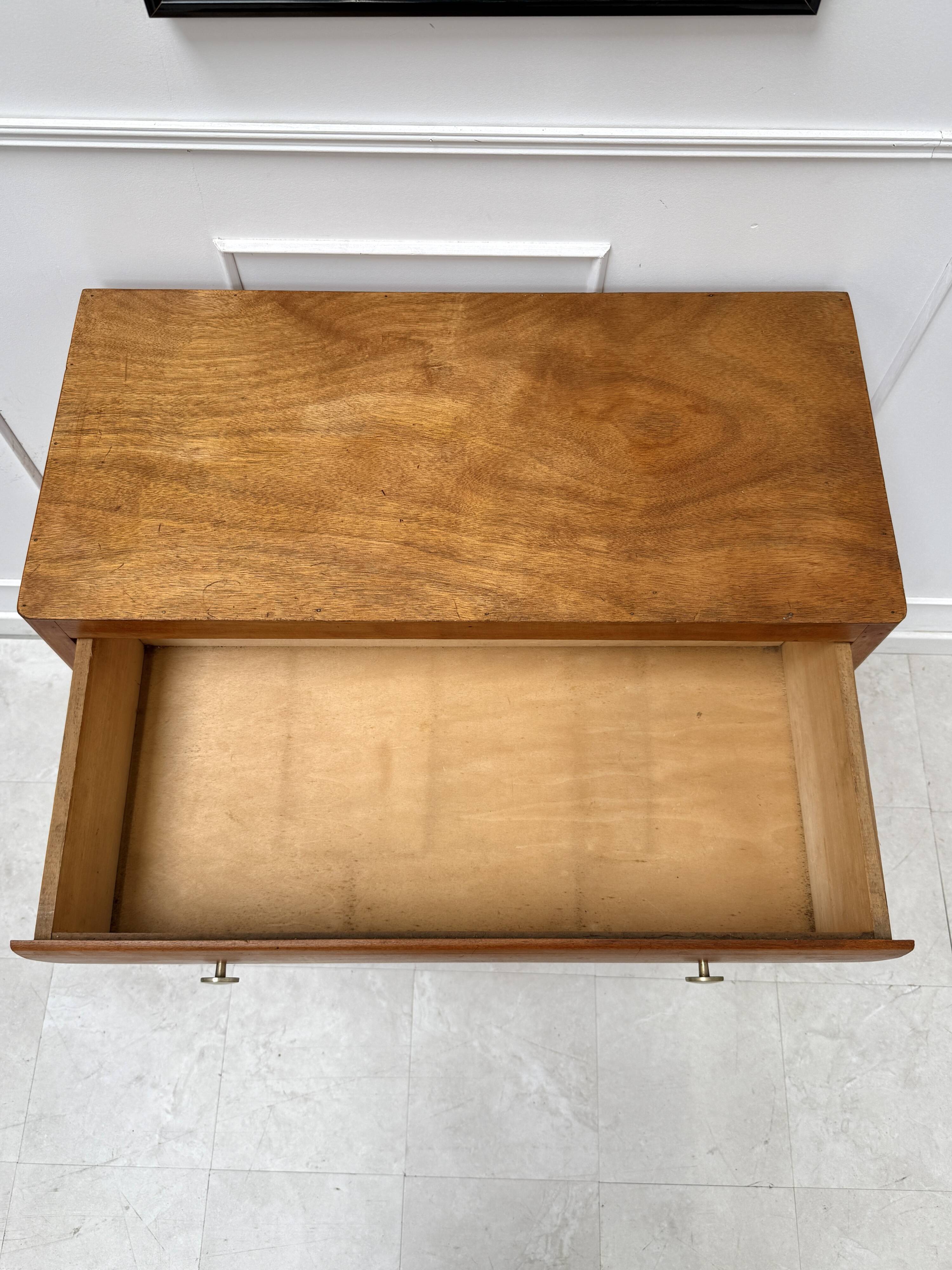 Commode vintage