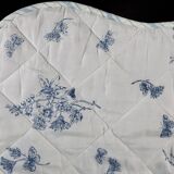 Small vintage quilt with toile de Jouy pattern