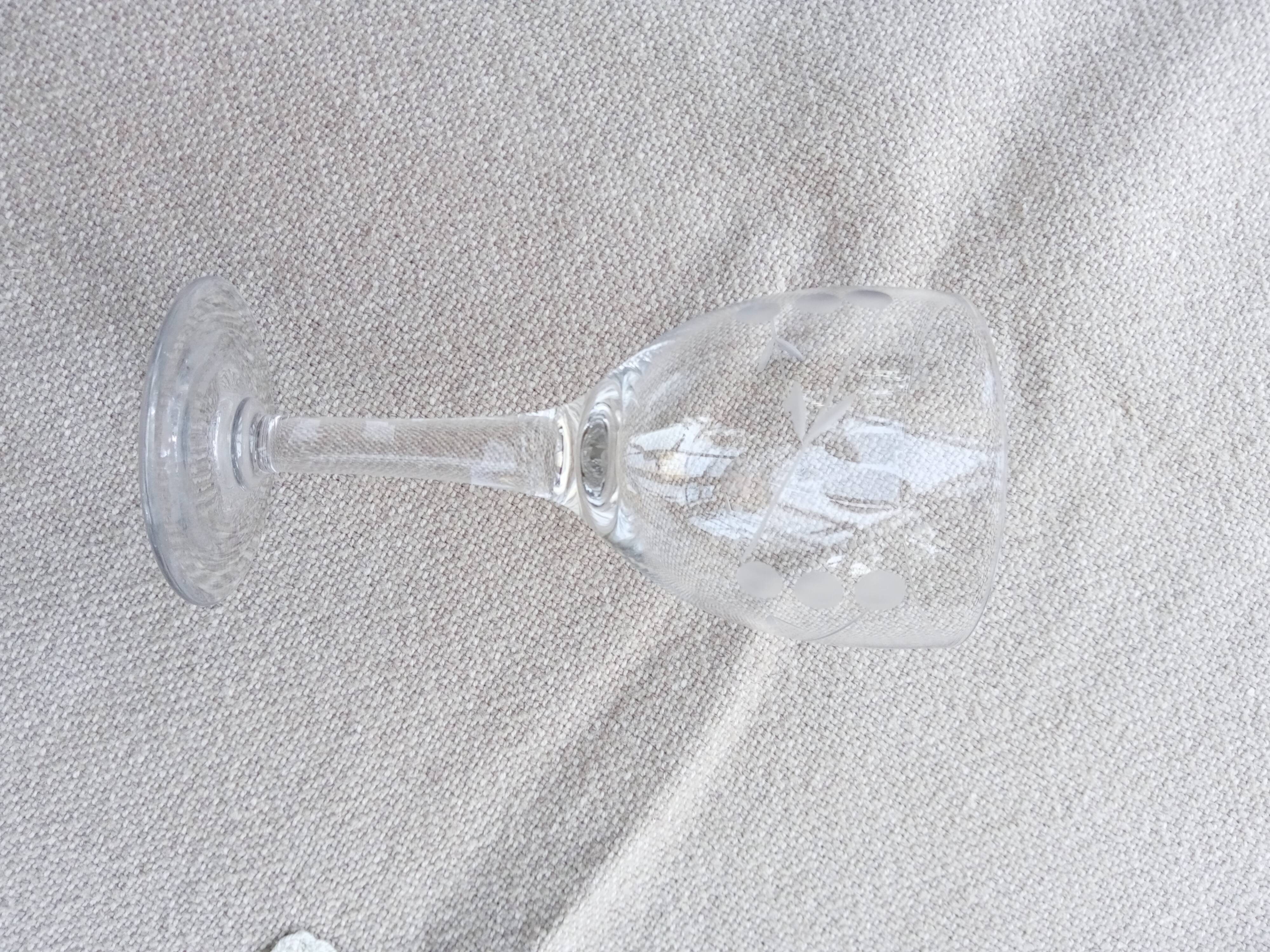 11 40s stemmed glasses