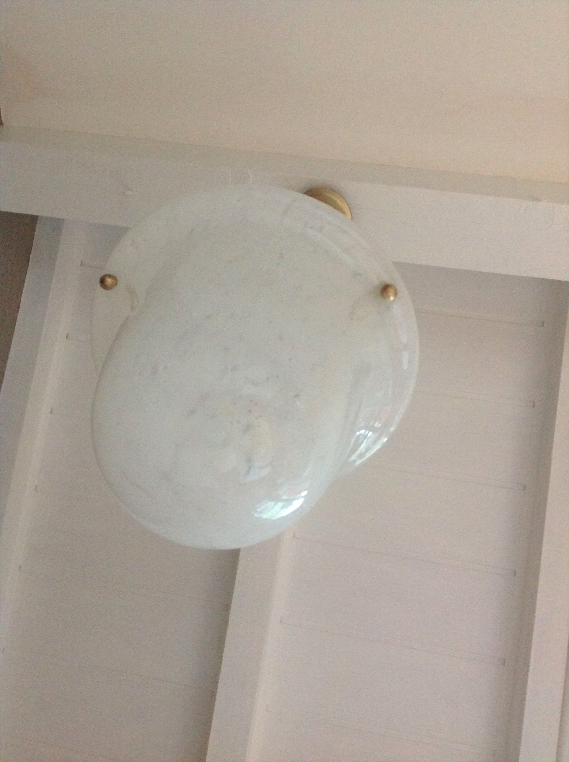Suspension vasque en verre de Clichy blanc style art déco