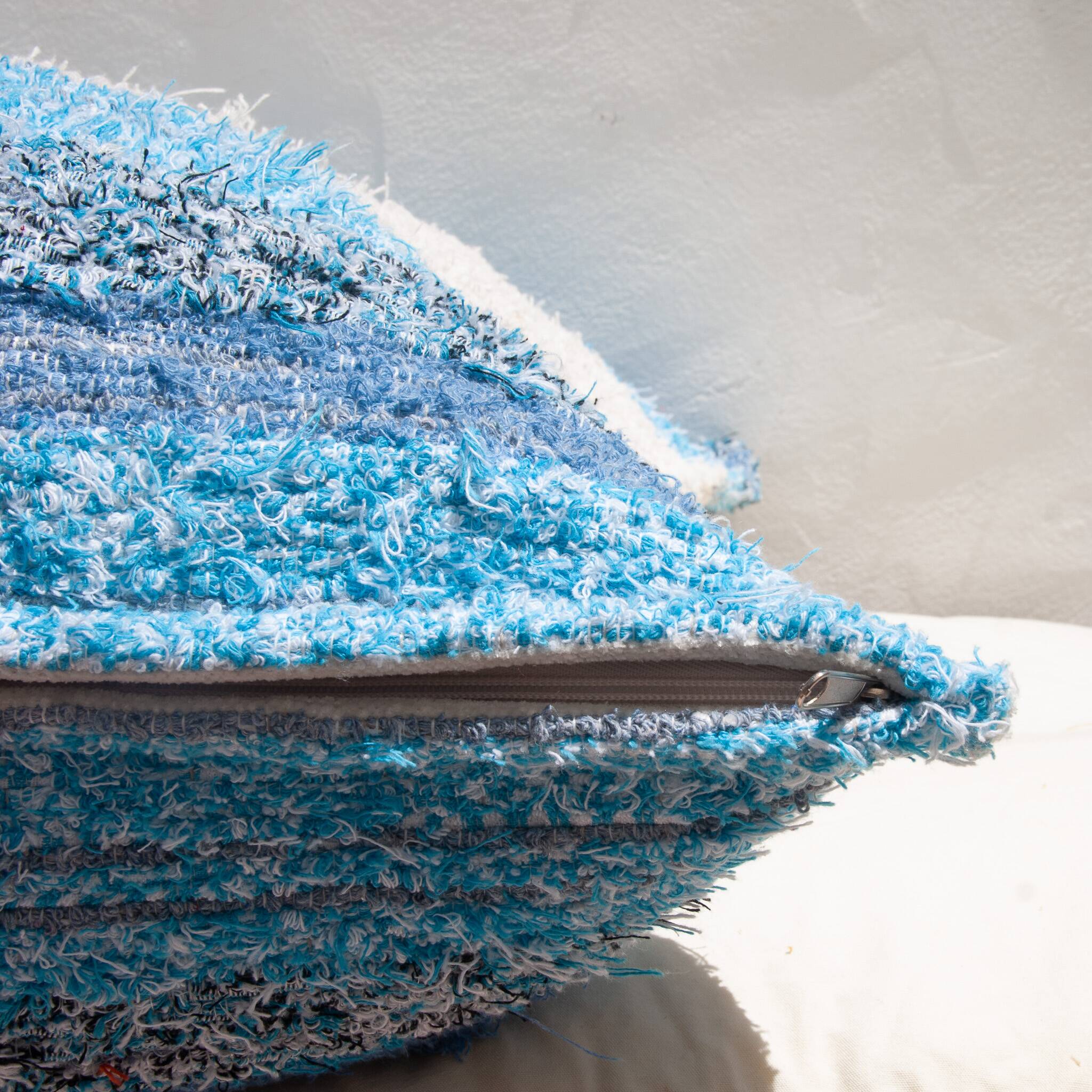 Housse de coussin artisanale en coton recyclé tissé main