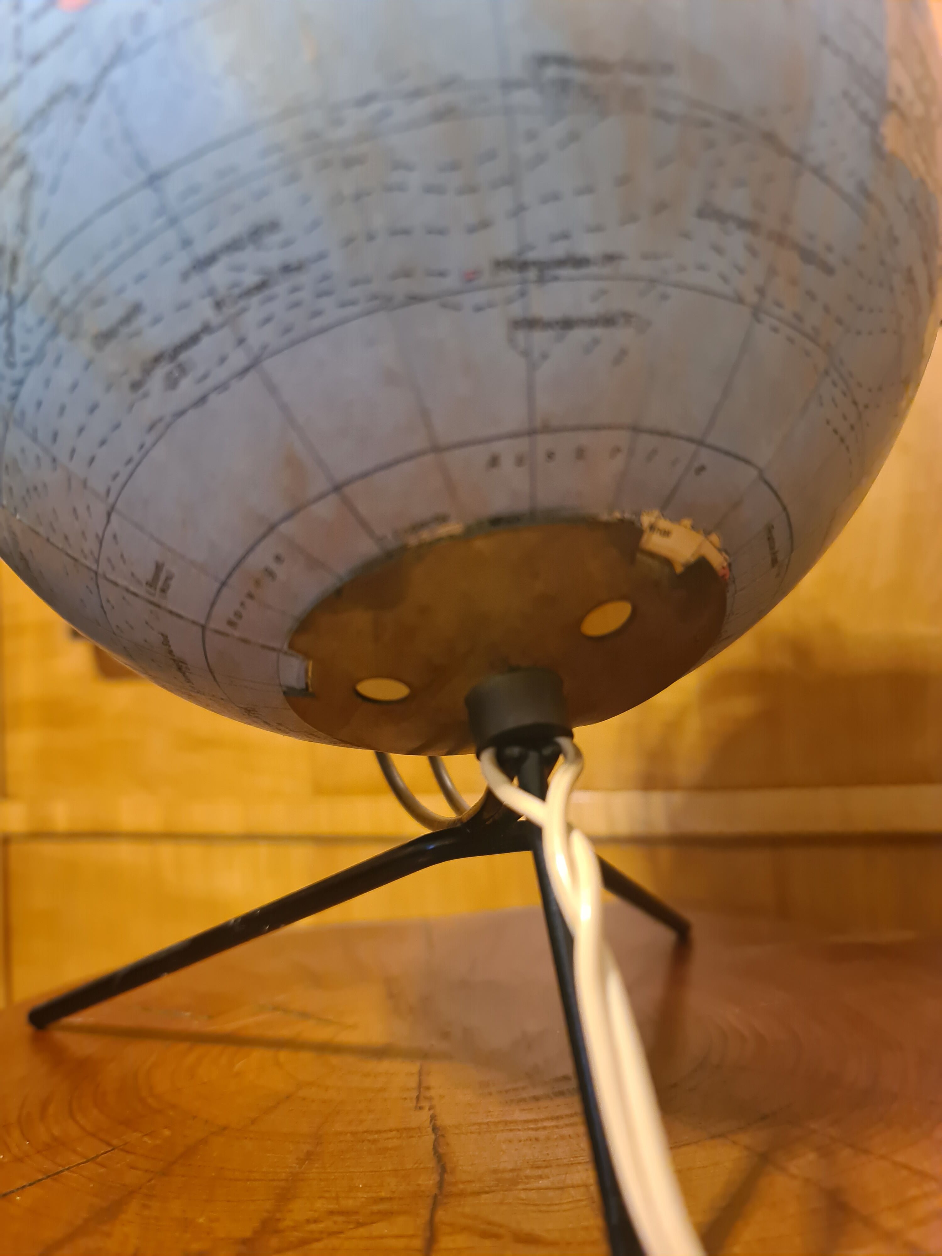 Vintage globe Girard Barrère 1970