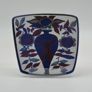 Earthenware plate from the Tenera series by Kari Christensen for Aluminia.