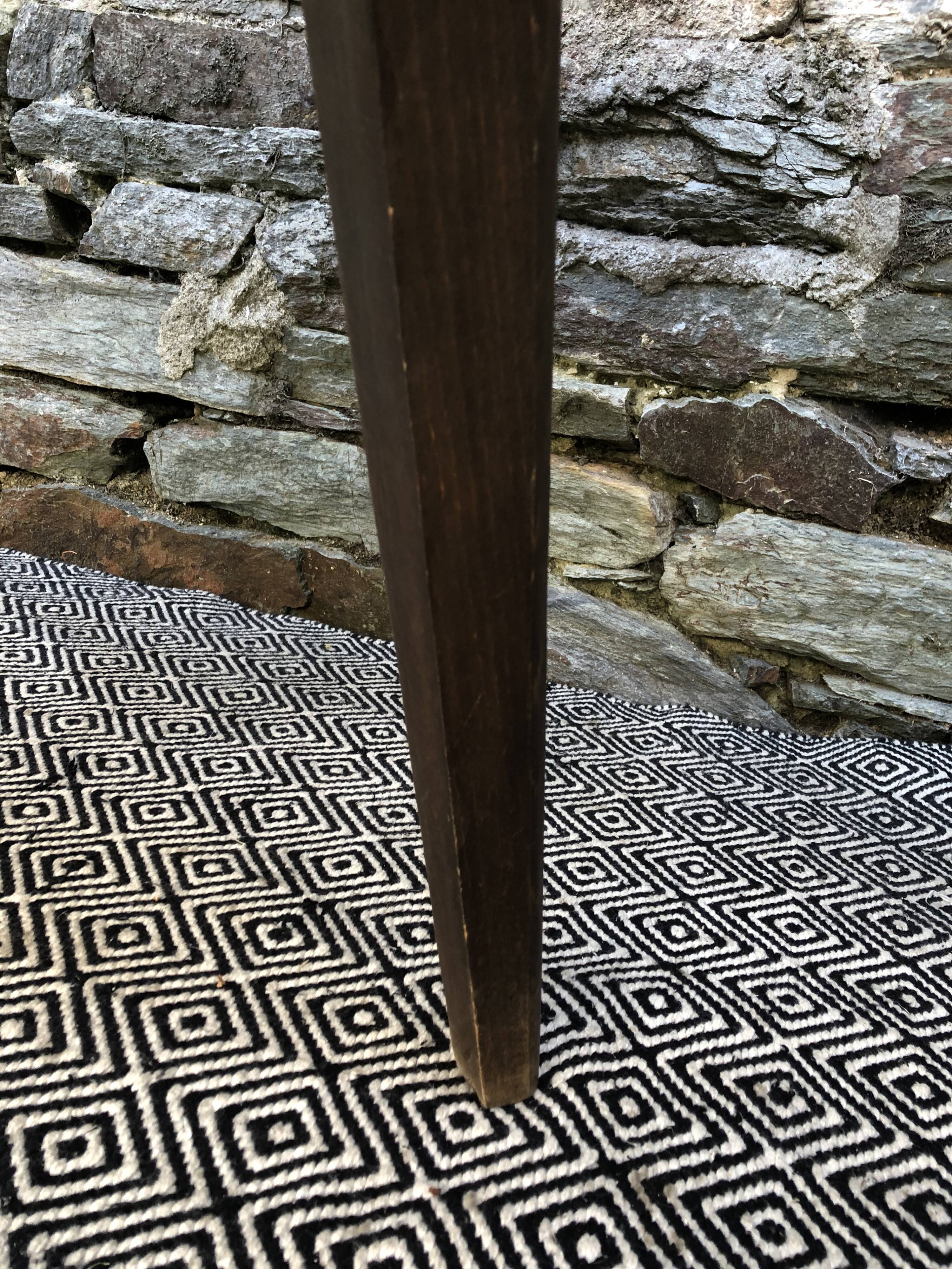 Dining table compass legs