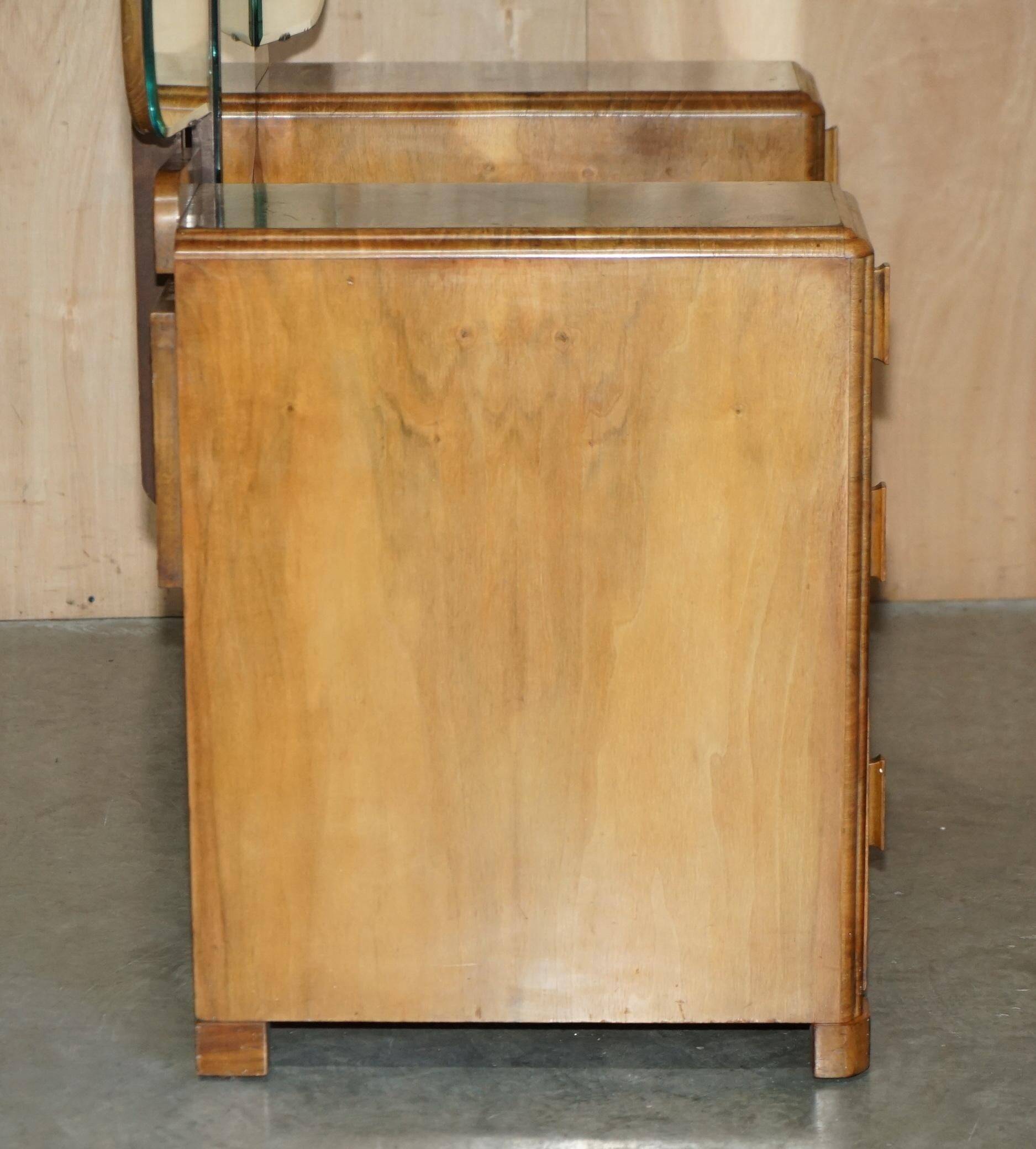 Art Deco dressing table in satin walnut with mirror, circa 1930.