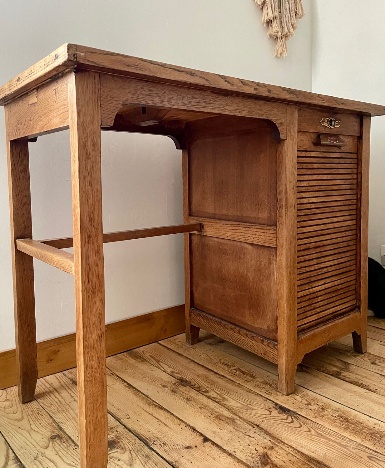 Children's desk