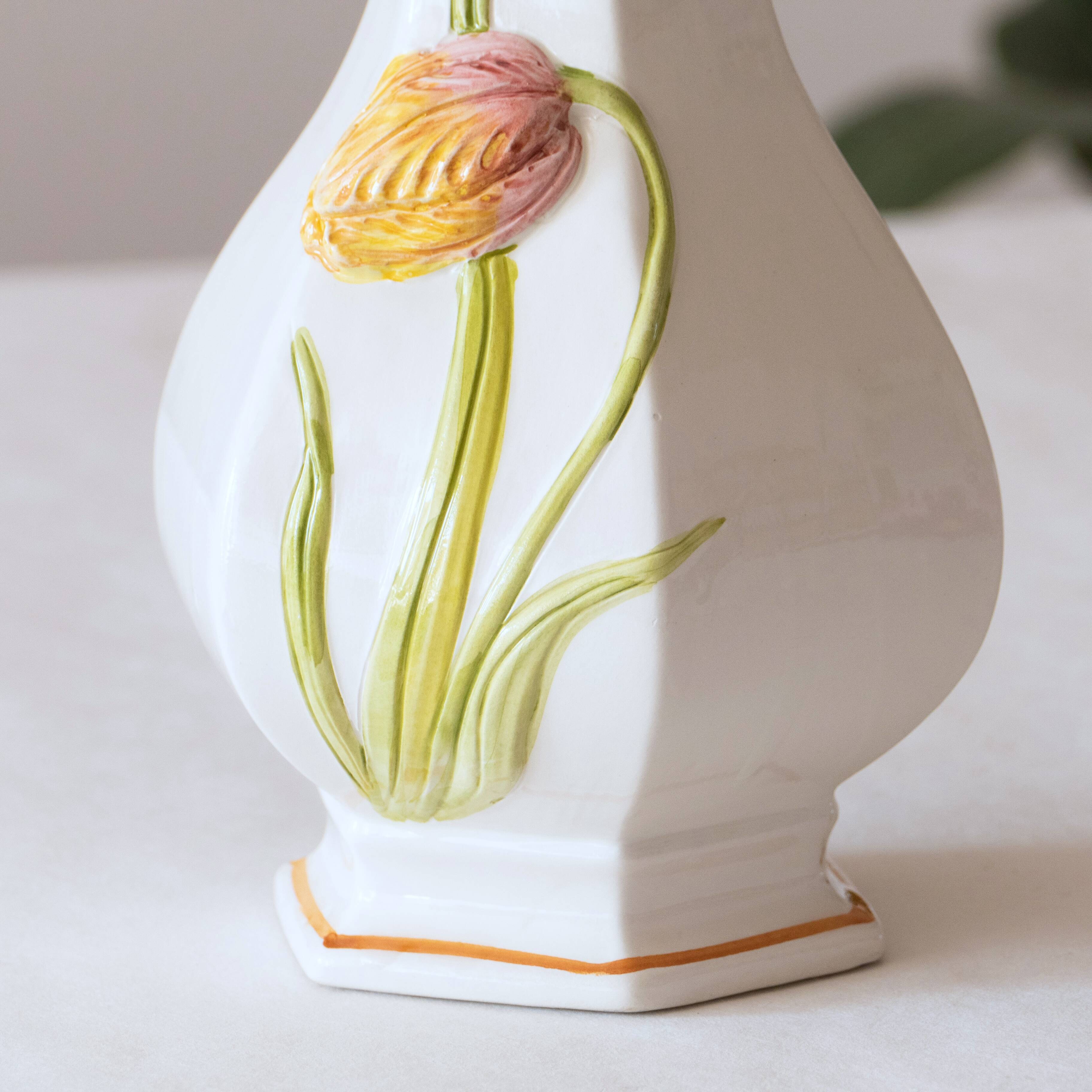 Vase vintage en barbotine tulipe signé Bassano