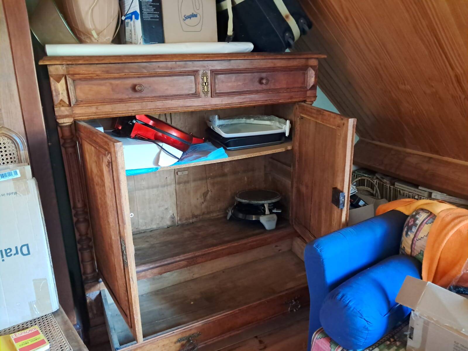 Rustic furniture for holiday homes and country houses.