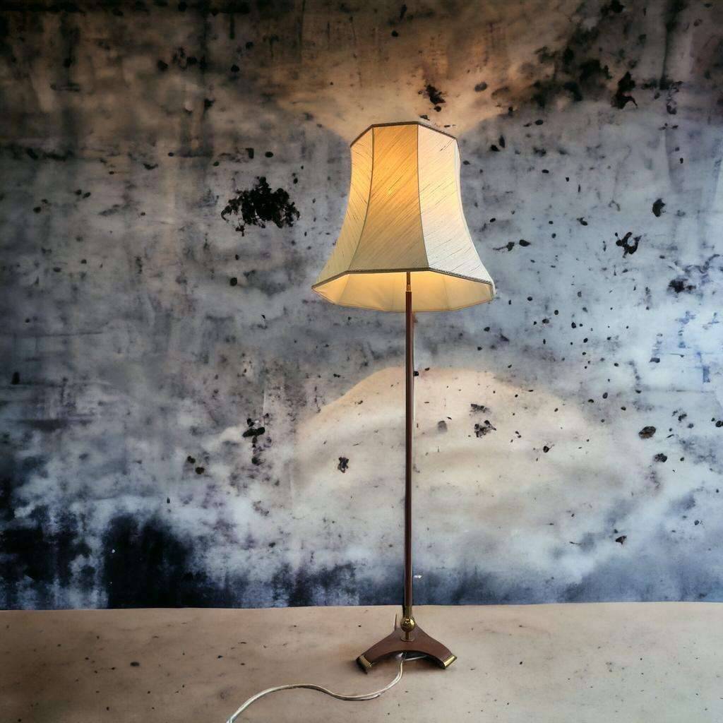 Floor lamp with teak base