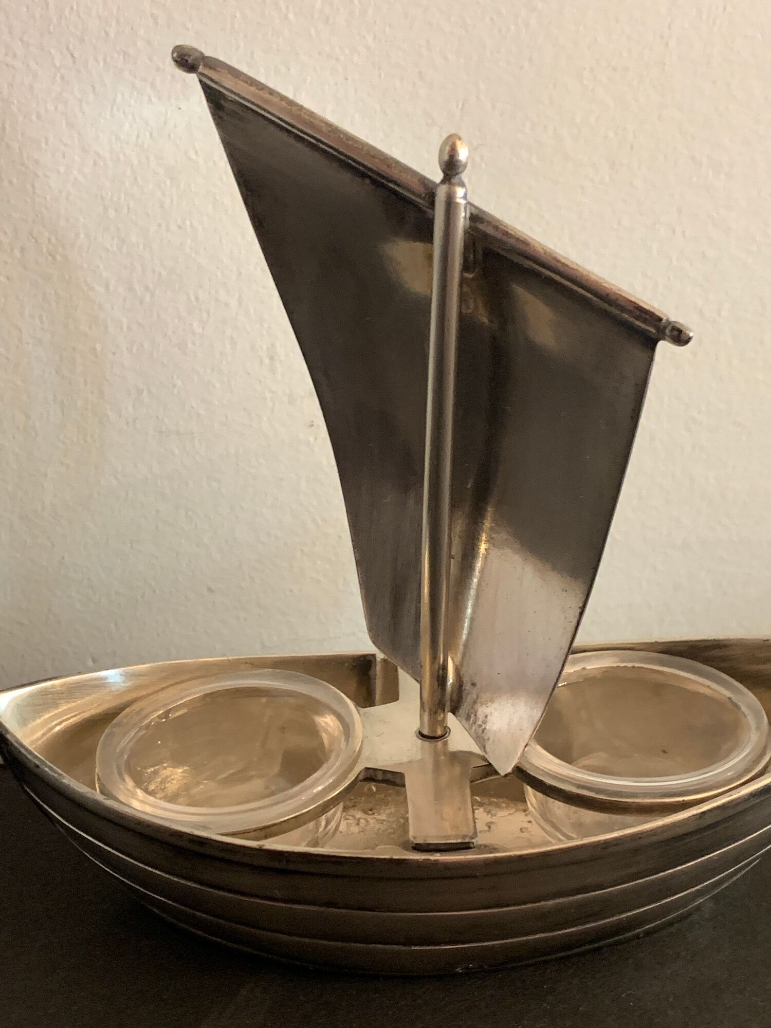 Gallia sailing art deco sailboat, in silver metal with Baccarat crystal salters