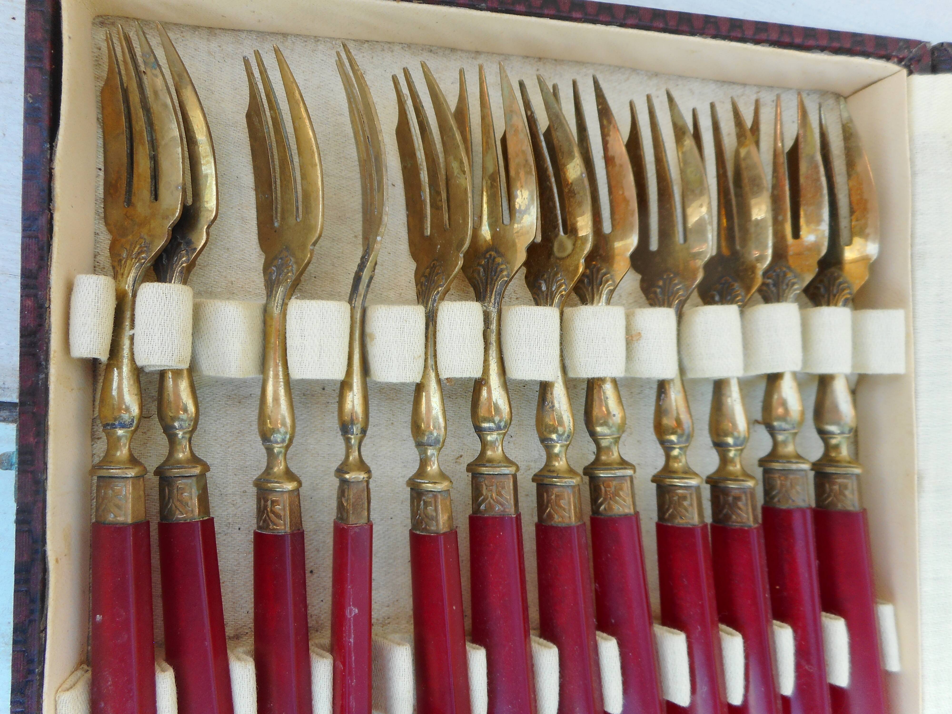 Twelve bakelite handle cake forks