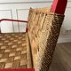 Banc vintage en bois rouge et corde