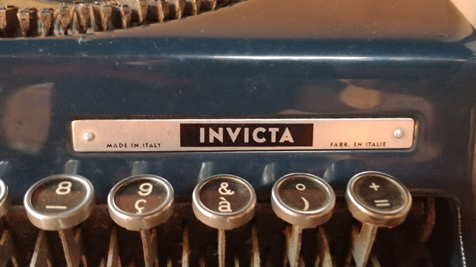 Invicta MP1 Olivetti typewriter