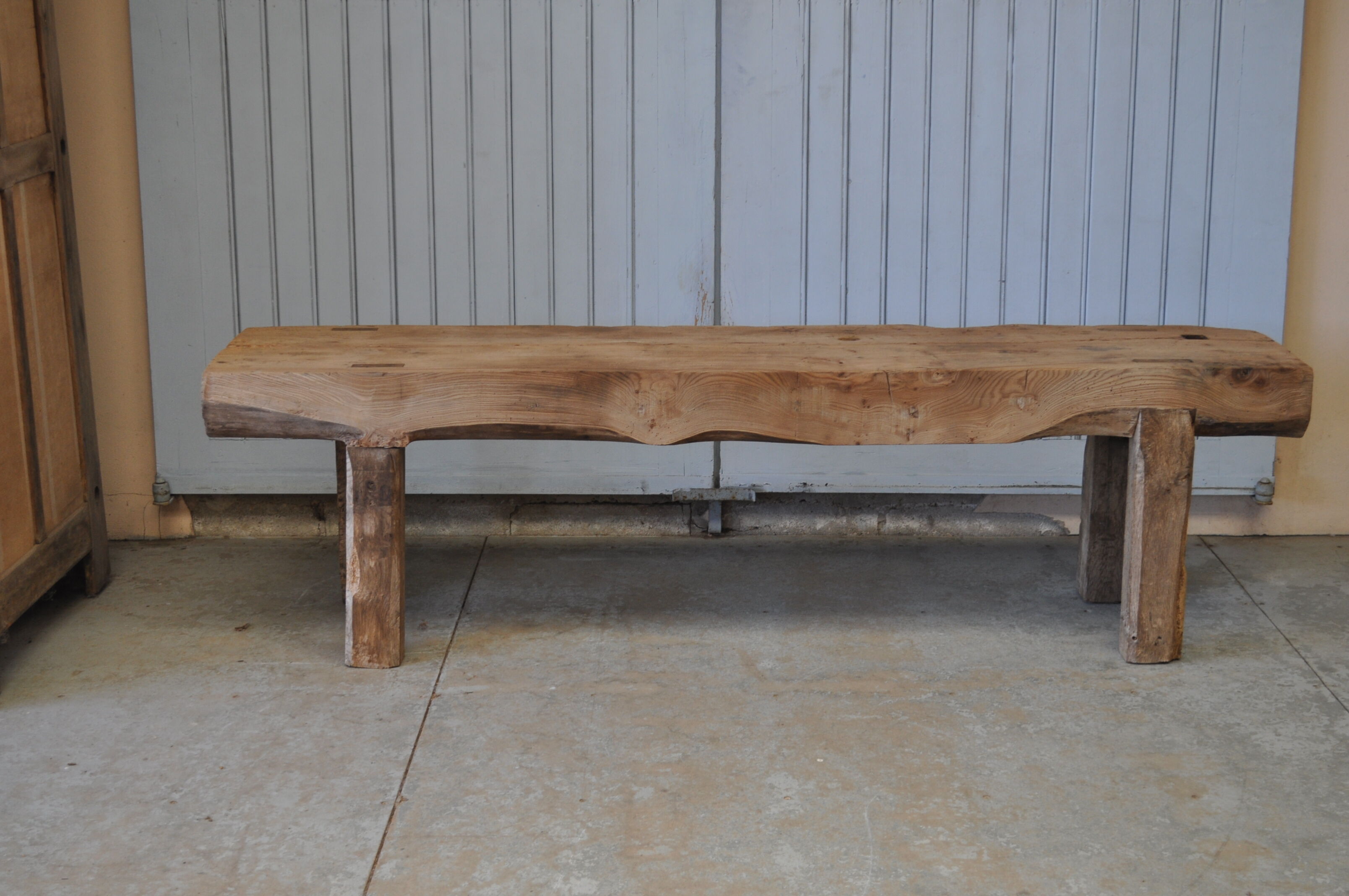 Low carpenter workbench