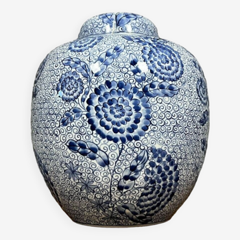 Pot à Gingembre Chinois En Porcelaine a décors de fleurs  époque fin XIXeme