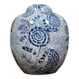 Pot à Gingembre Chinois En Porcelaine a décors de fleurs  époque fin XIXeme