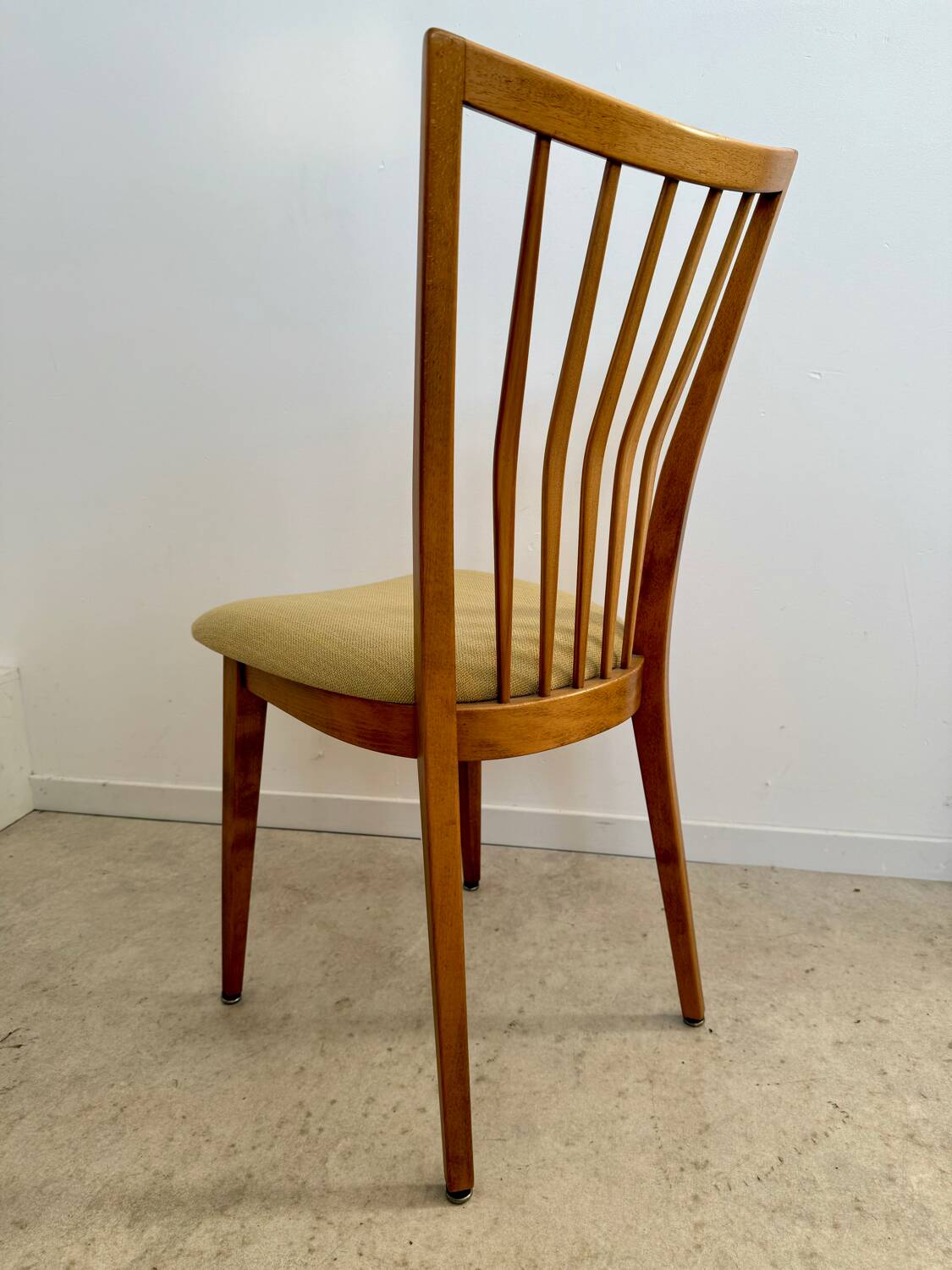 Lot of 6 old solid beech chairs, vintage design from the 60s, new fabric