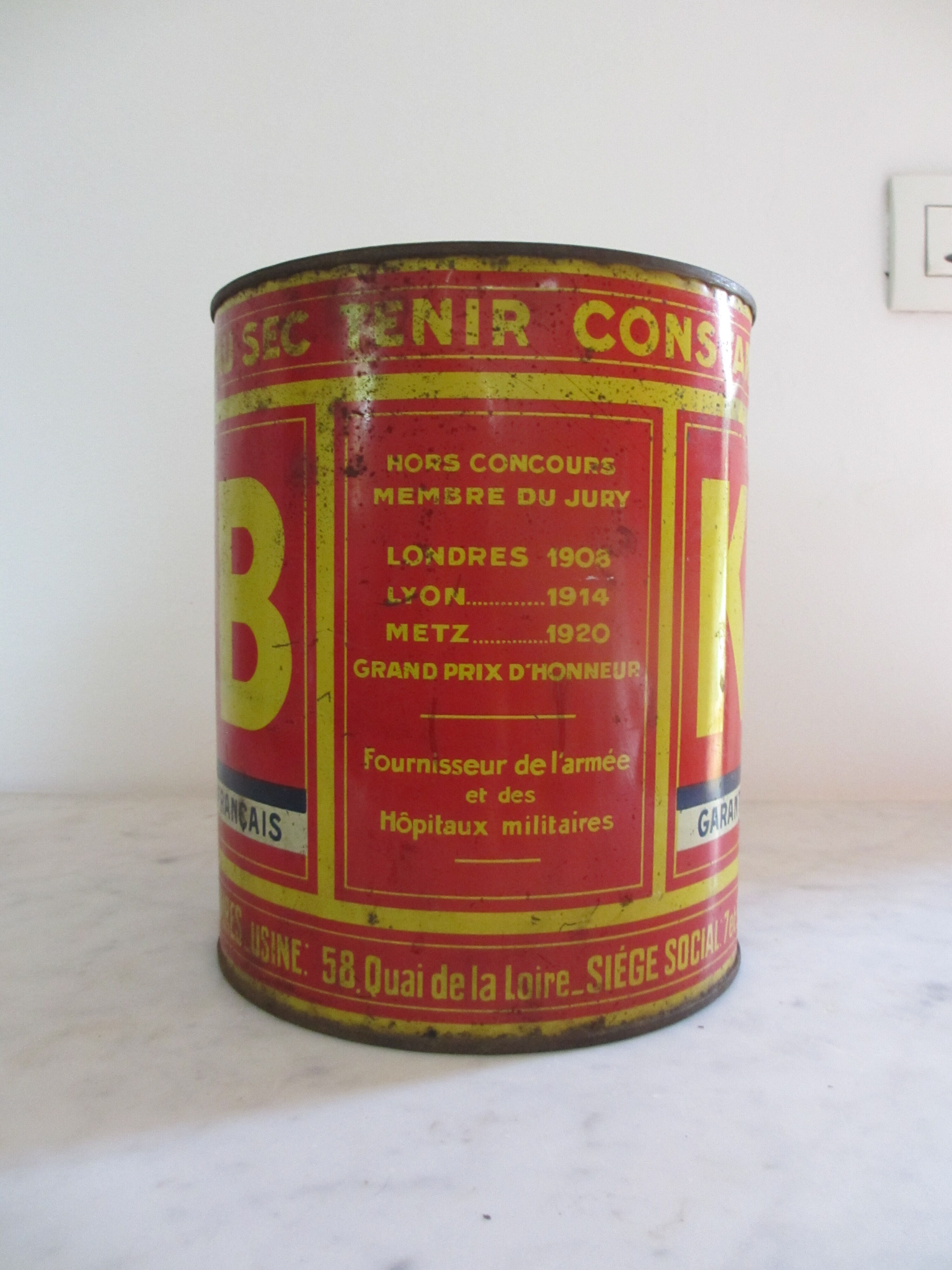 Round box in painted sheet metal KUB