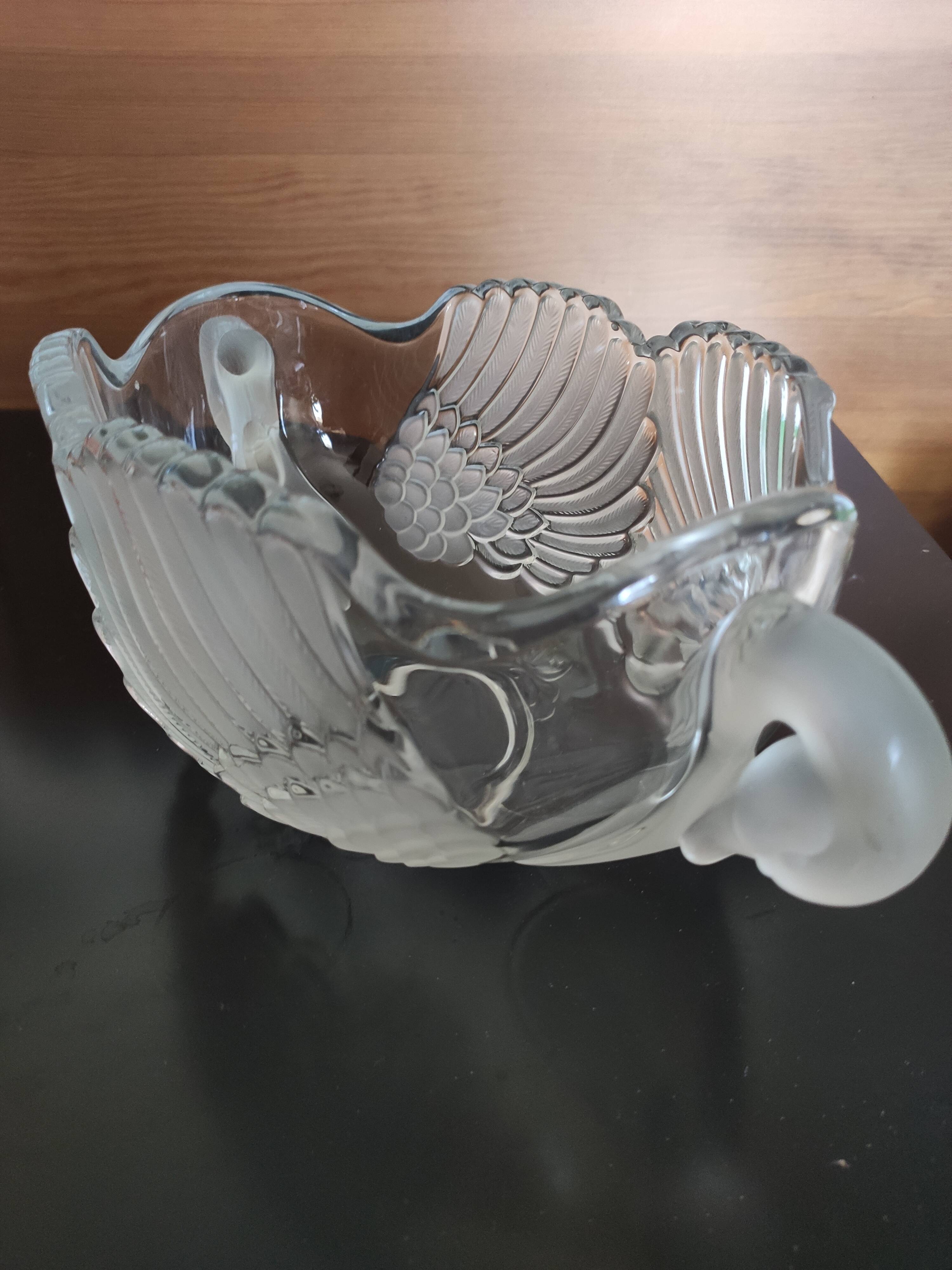 Central coupe in frosted crystal with double swan neck, Mikasa Walther