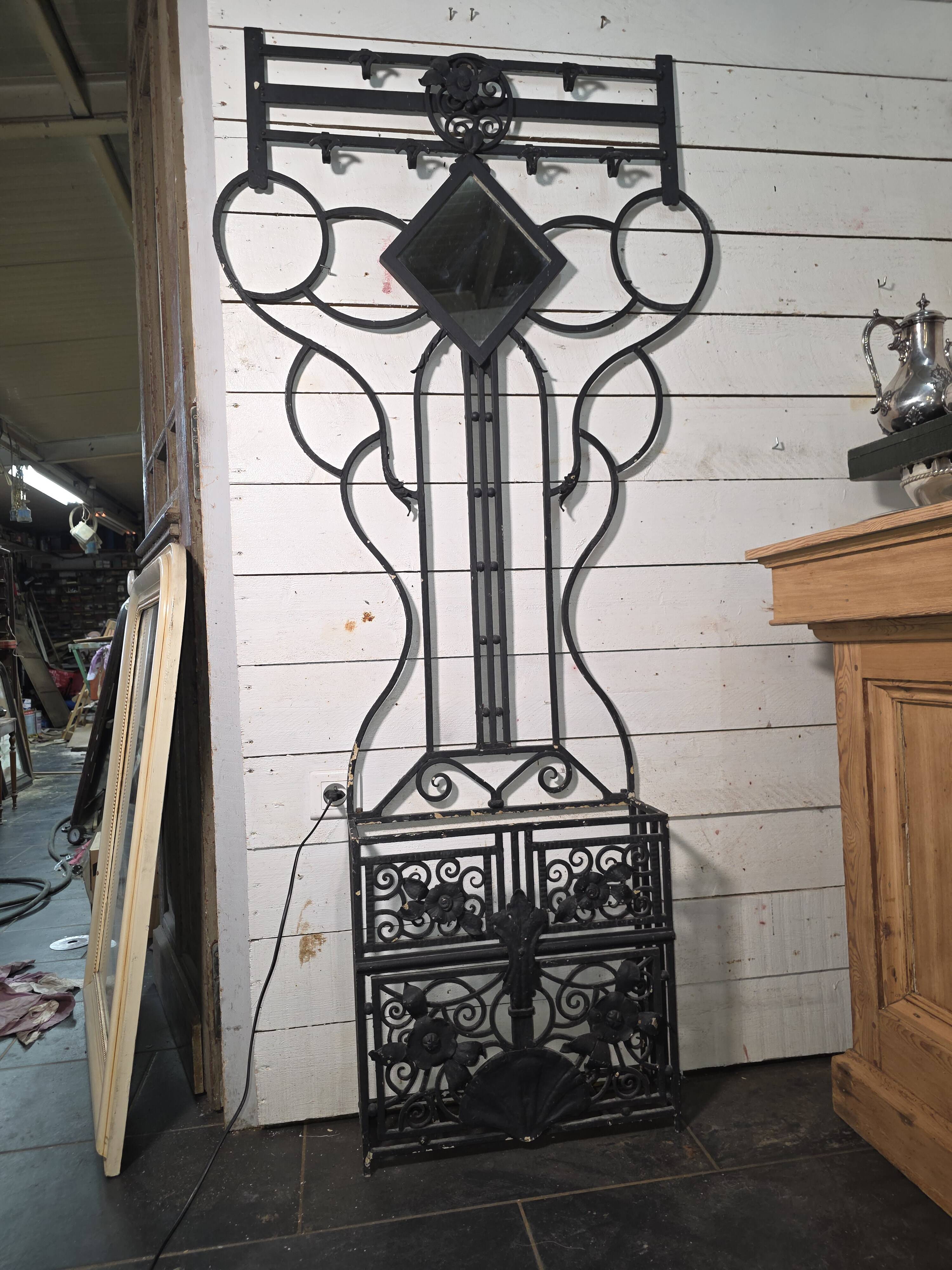 Art Deco coat rack wardrobe in wrought iron from the 1930s.