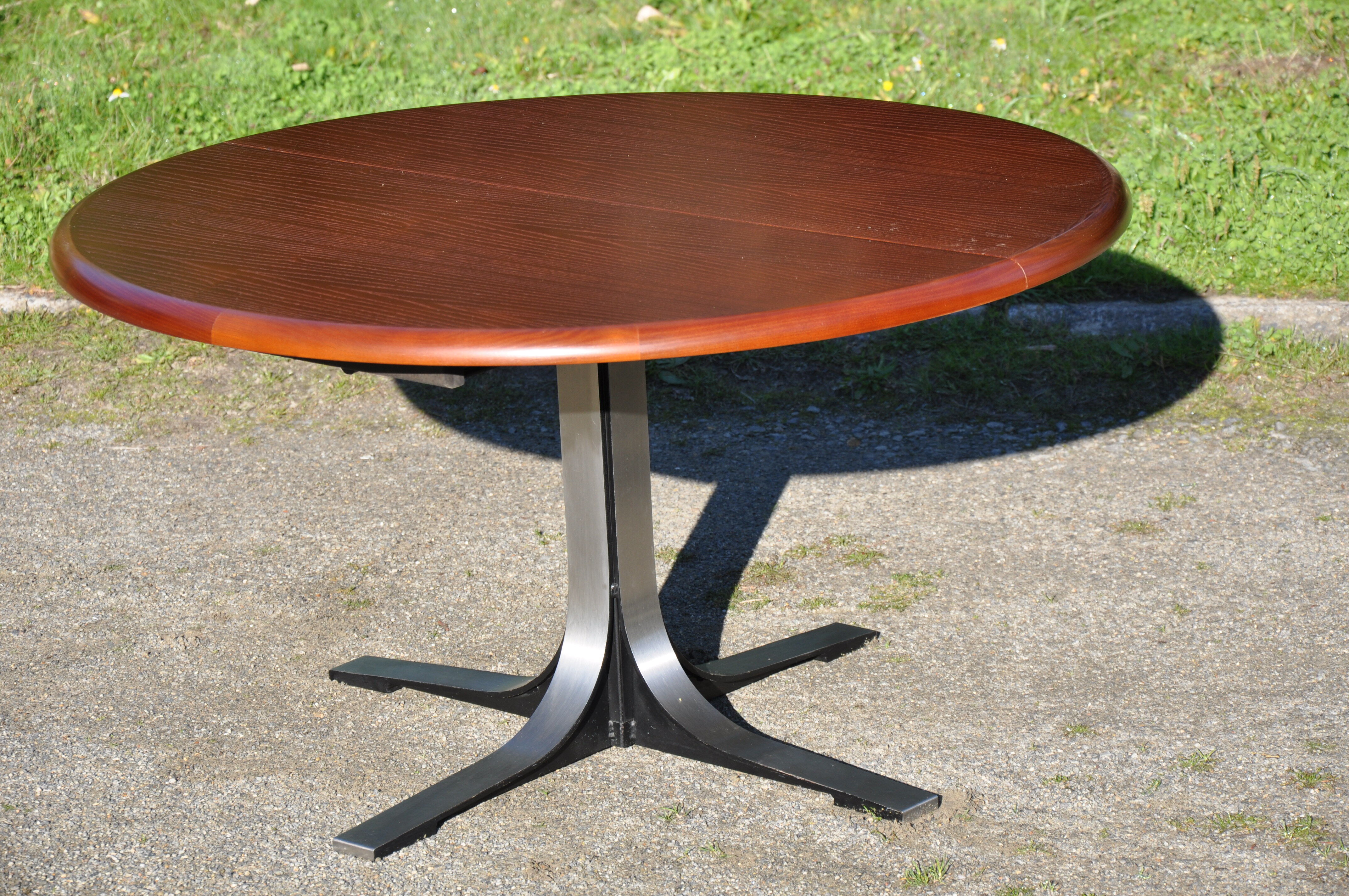 Lifting coffee table