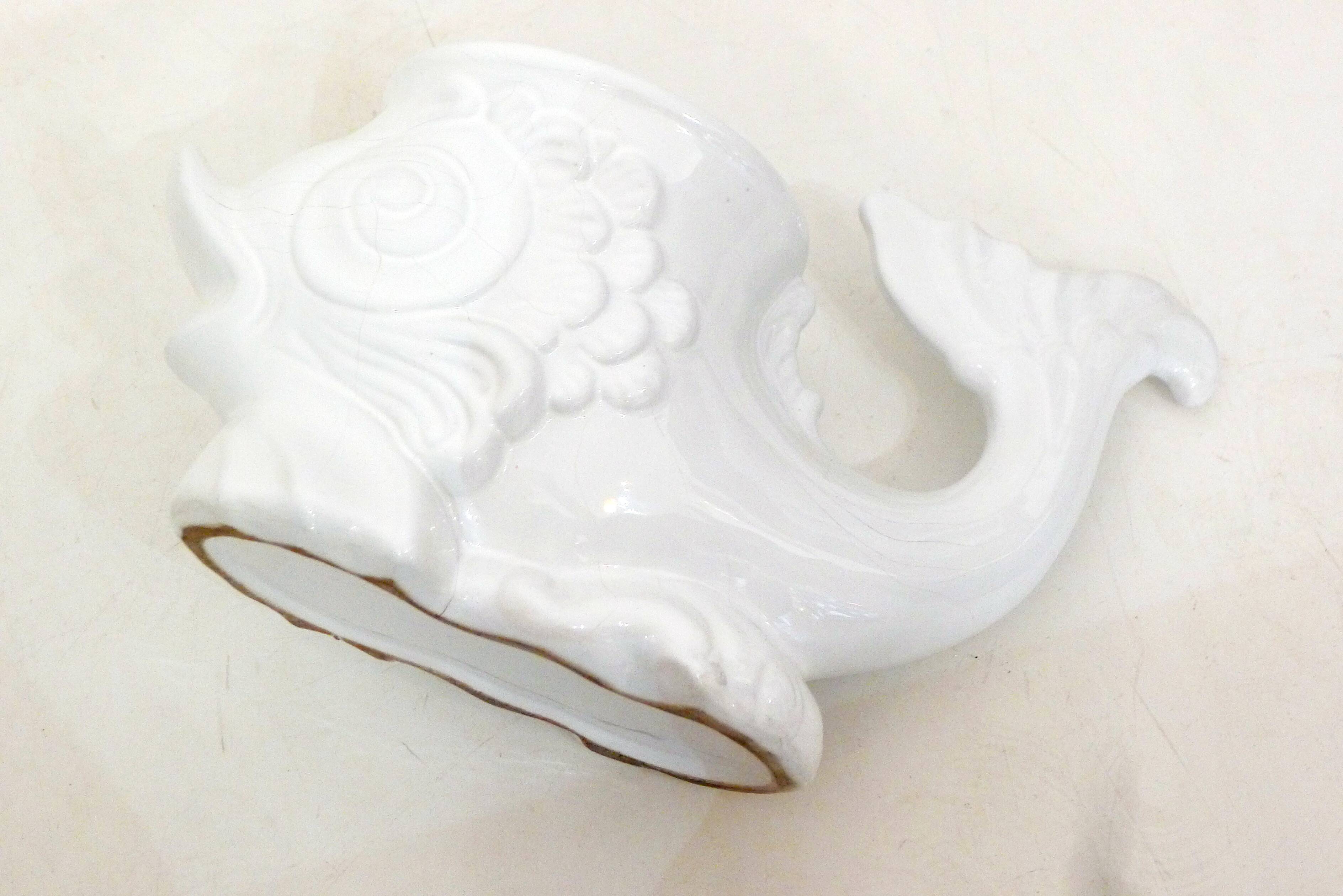 Large fish pot hider