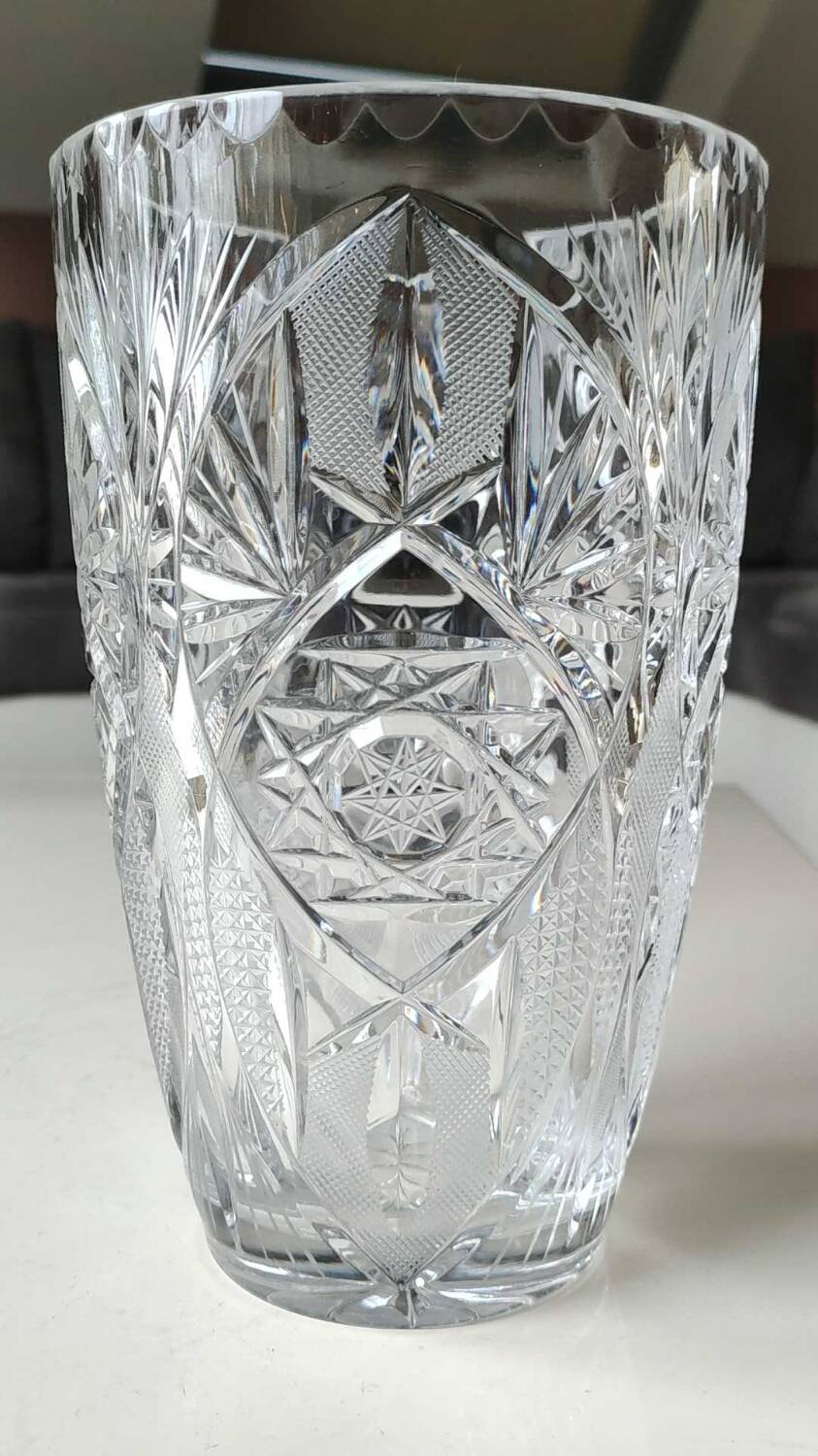 Boho chic vase in cut bohemian crystal. starry/crossions/foliage patterns. 20 x 12 cm