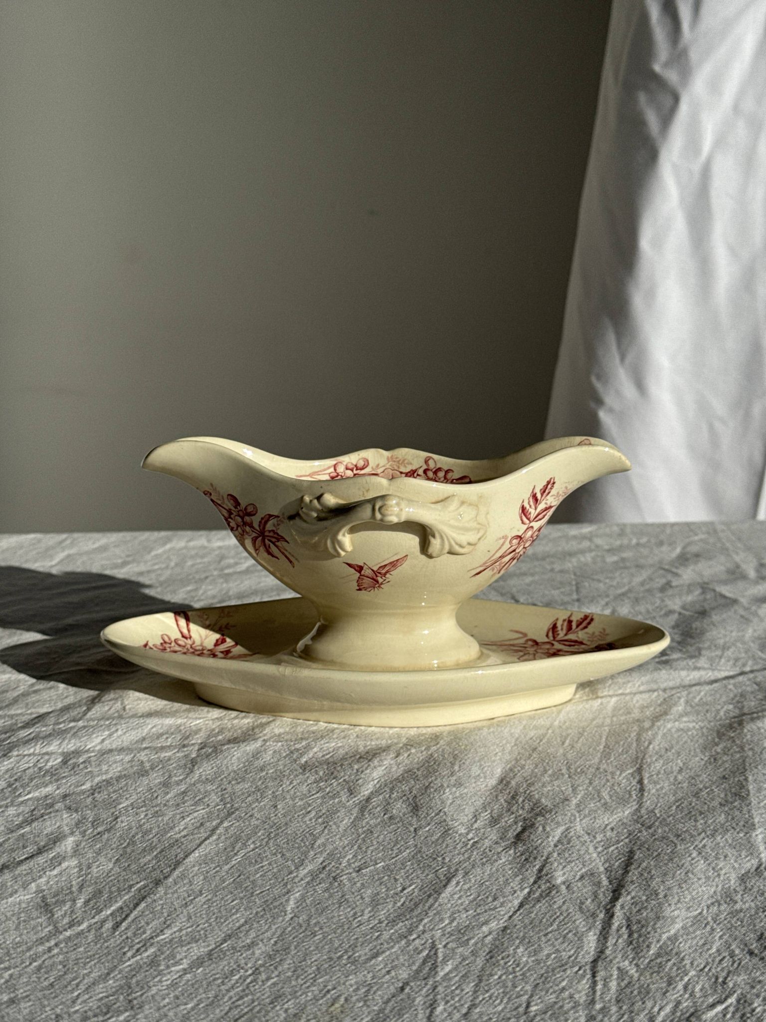 Saucier ancienne en faïence rose de Badonviller modèle Jasmin