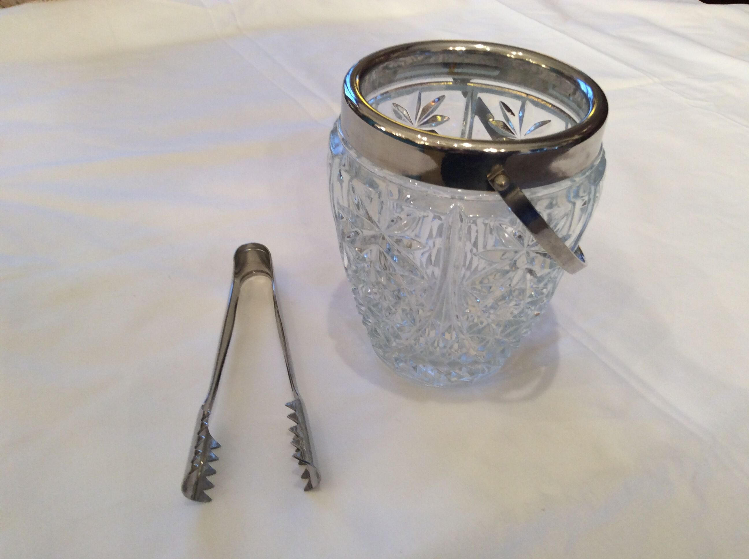 Ice bucket with his claw