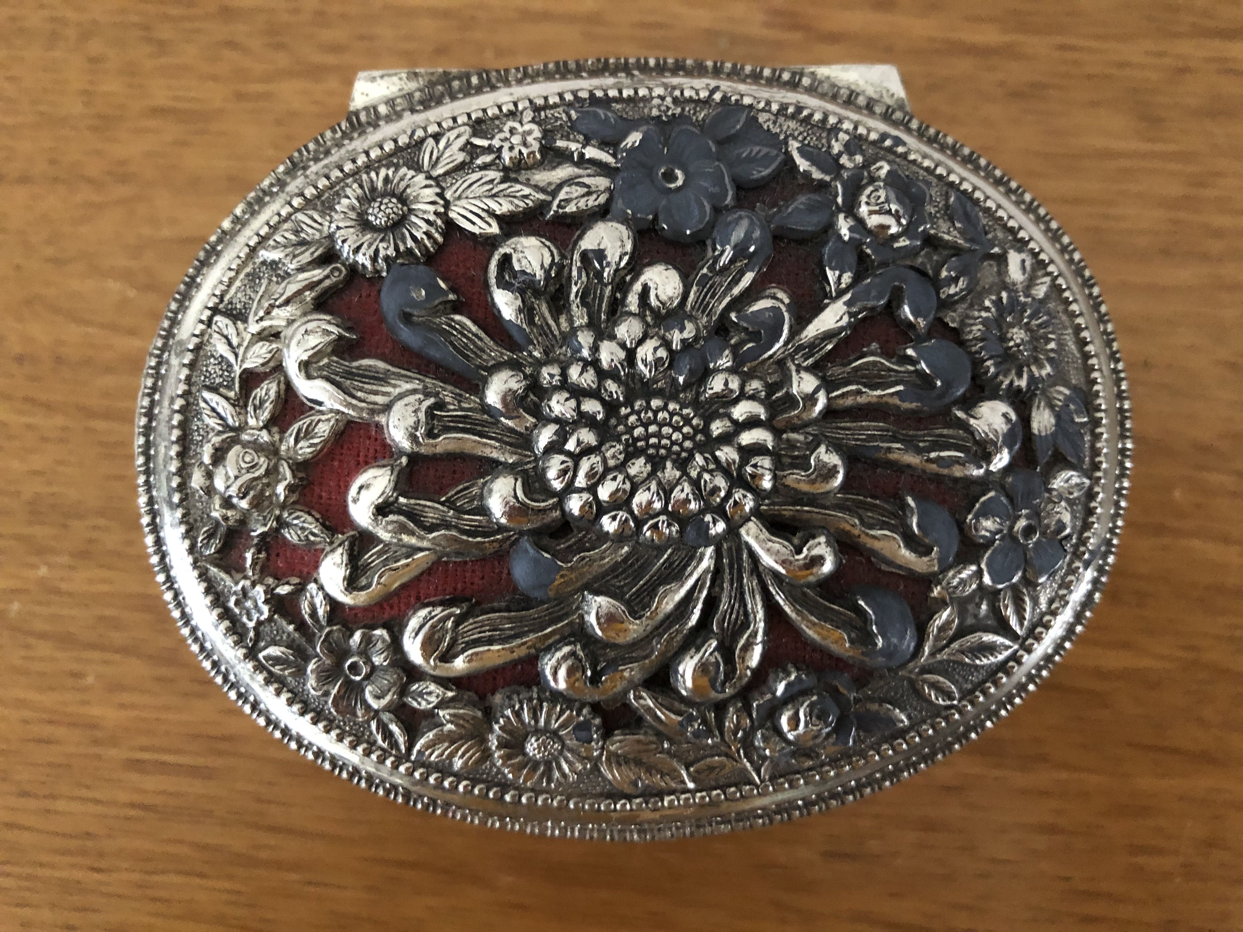 Metal jewelry box inside felt red floral decorations