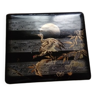 Coffret ou boîte à bijoux laquée à décor asiatique de 2 grues sous la lune.Chine ,Japon?