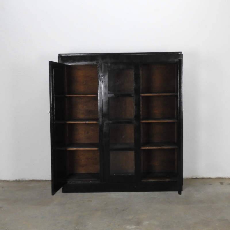 Zwarte brocante kast