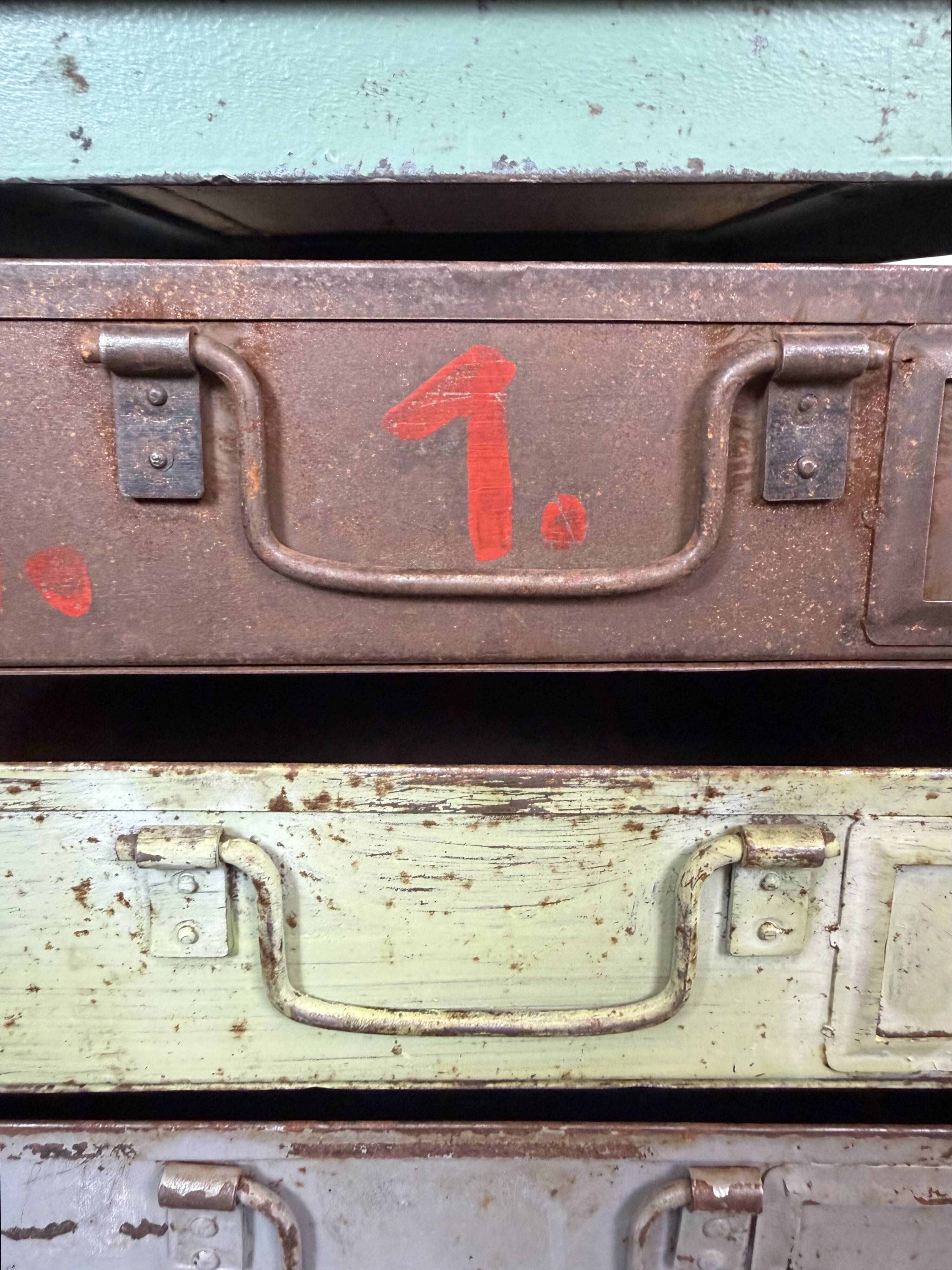 Commode industrielle en fer vert, années 1950