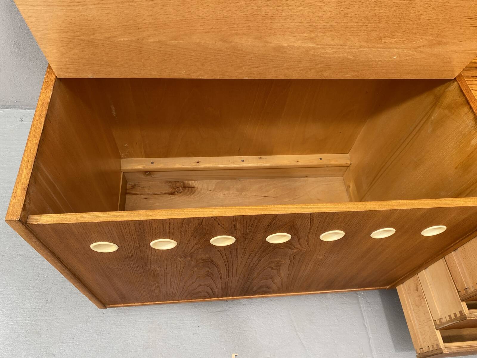 Système d'étagères murales du milieu du siècle par Český nábytek, 1960, Tchécoslovaquie