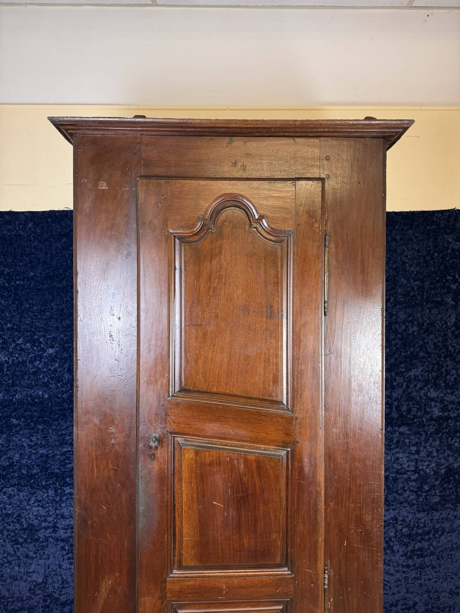 old Ardèche bonnet maker in solid walnut, Louis XIV period, circa 1680