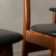 Ensemble de 6 chaises de salle à manger danoises des années 50 · Teck et Skai noir