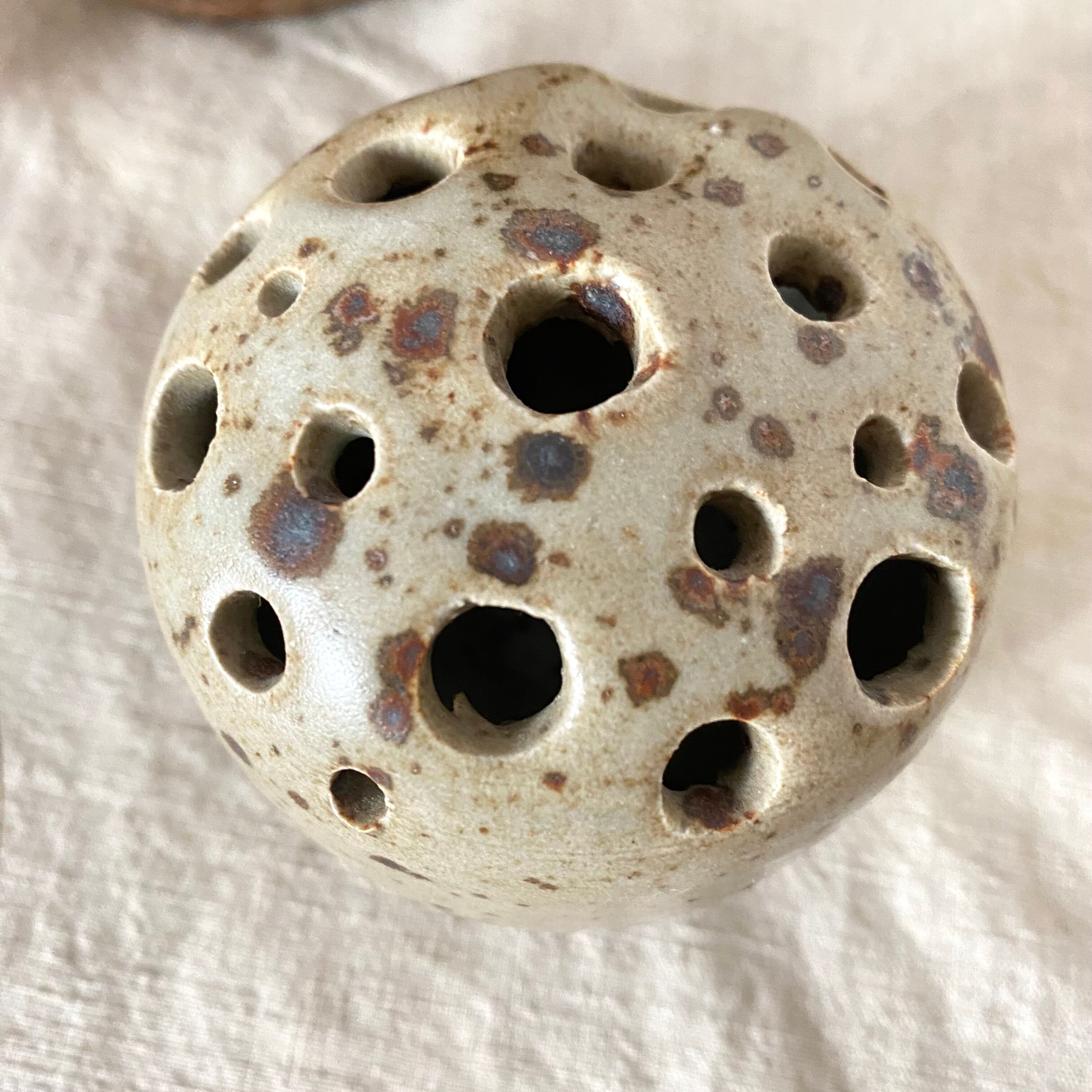 Pique flowers in vintage stoneware