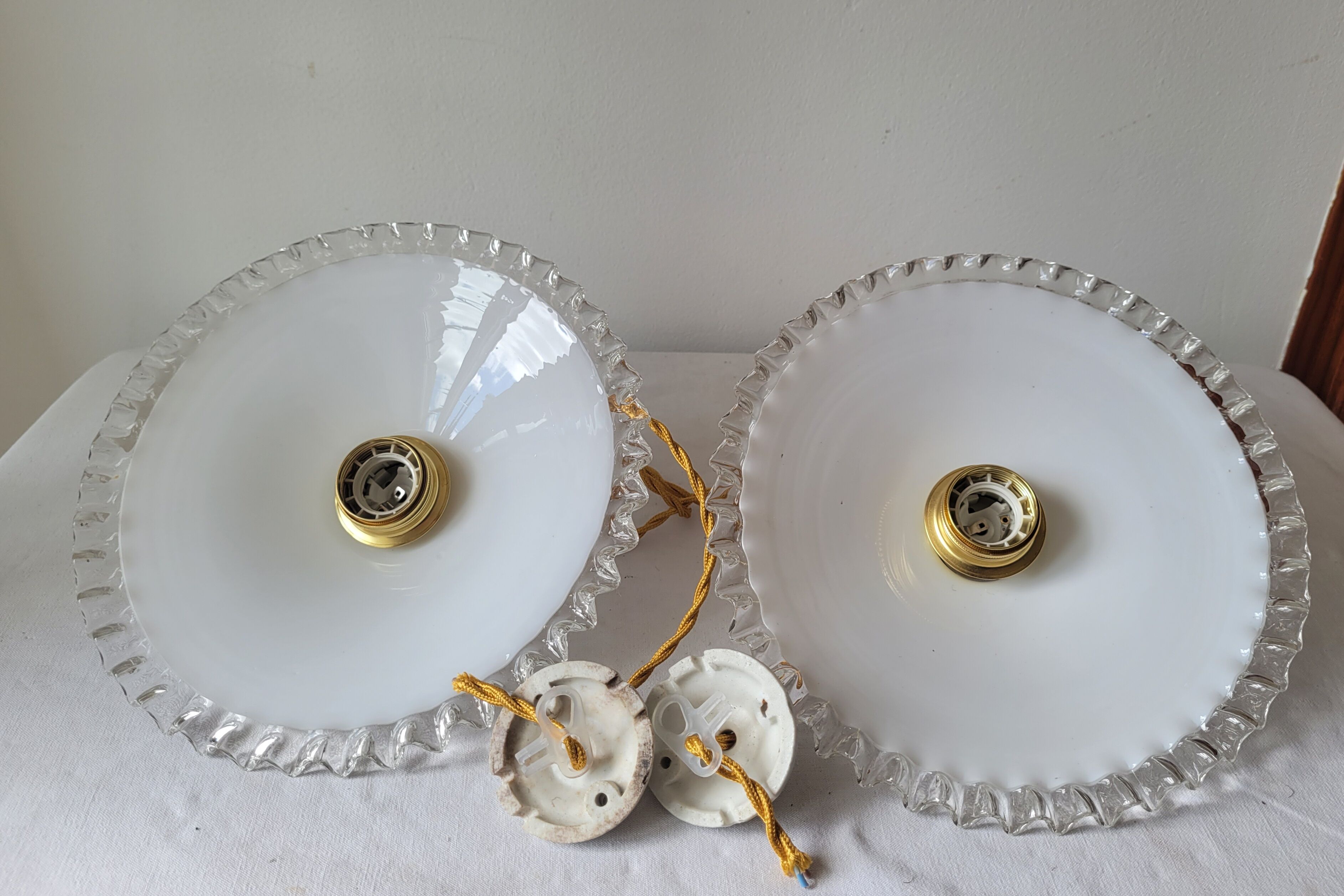 Duo of serrated opaline suspensions