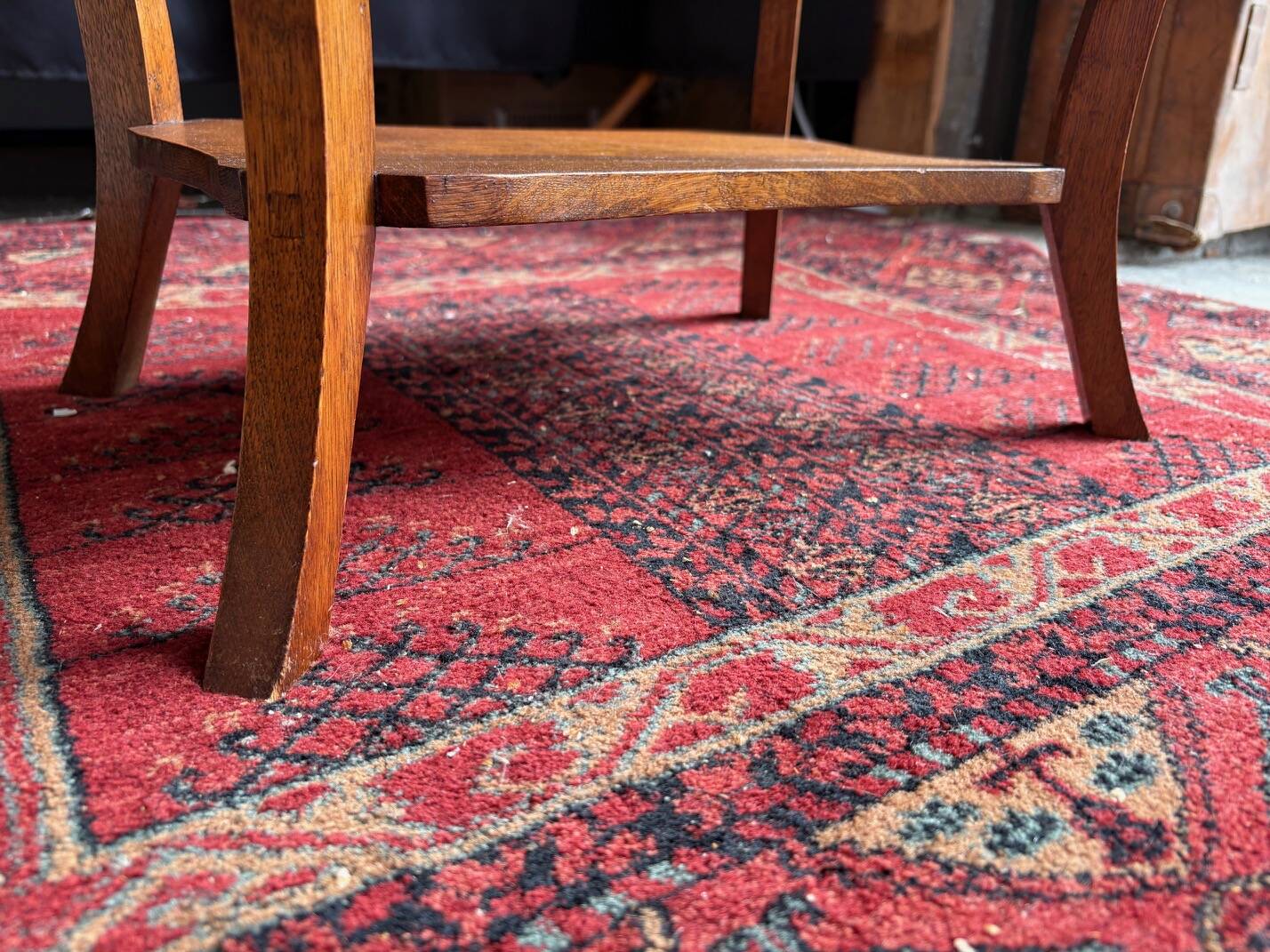 Table d’appoint vintage en chêne courbé – design années 1930-40