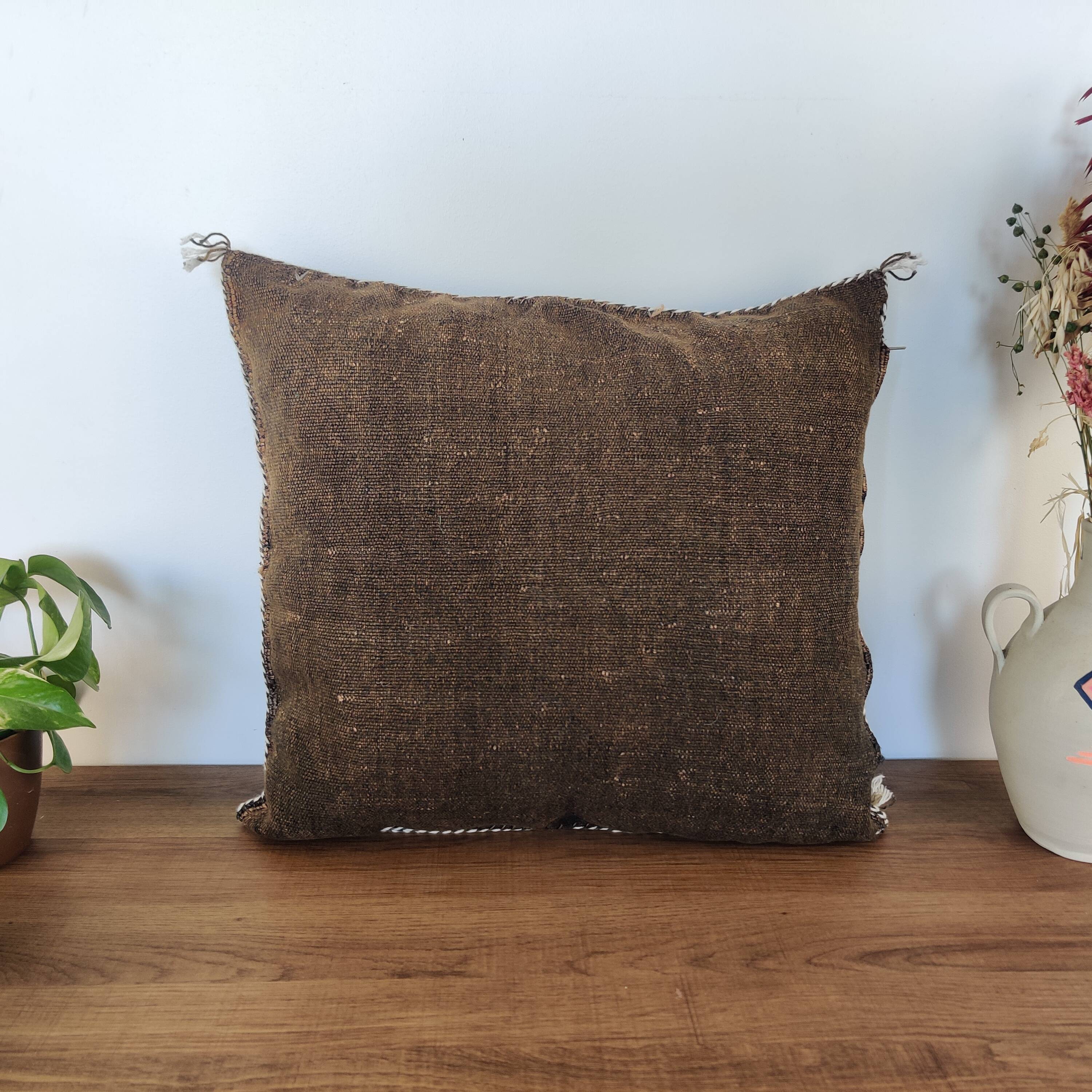 Sabra brown Berber cushion