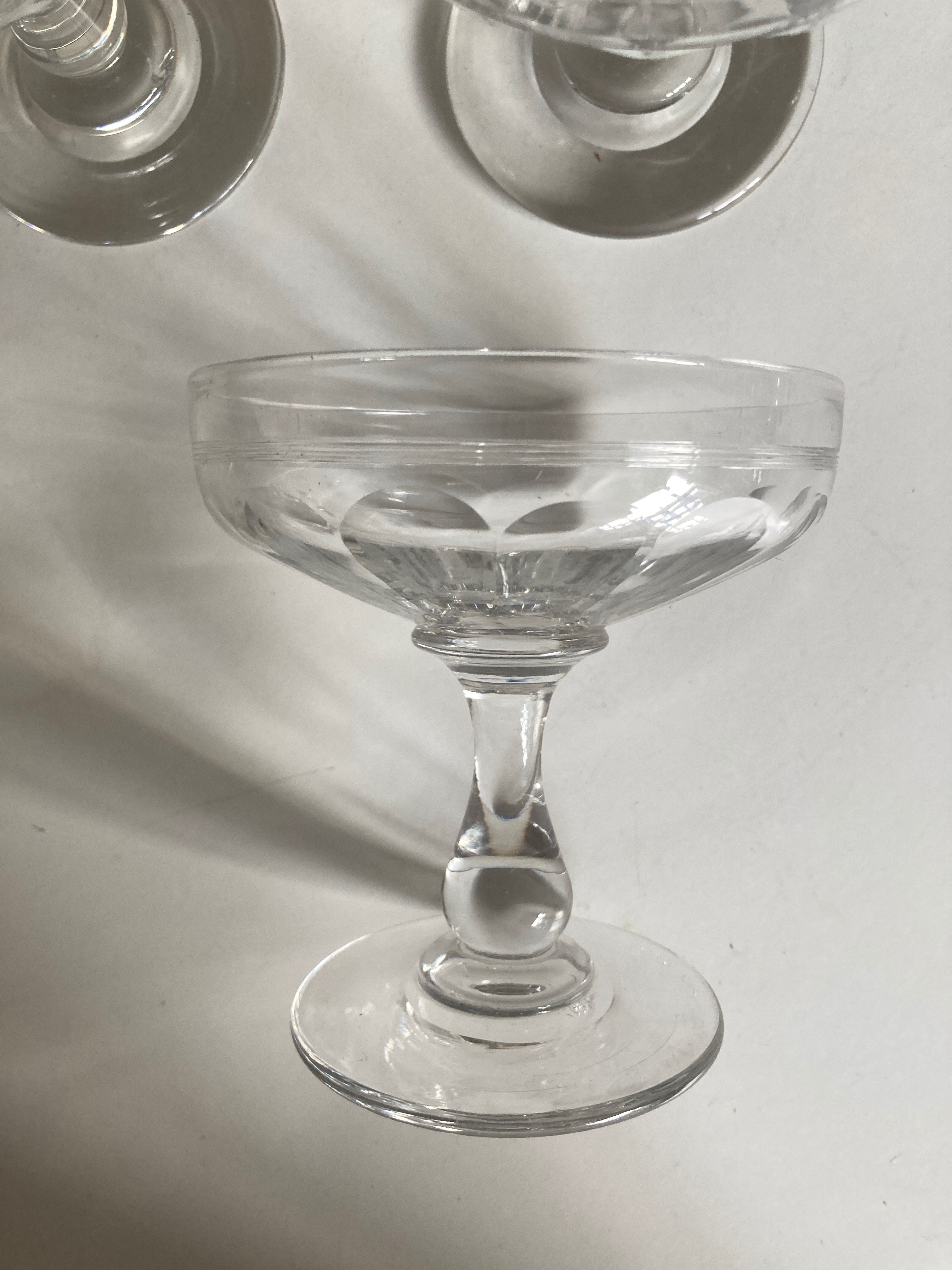 Set of 10 glasses of champagne 1870 in crystal ringing with flat ribs