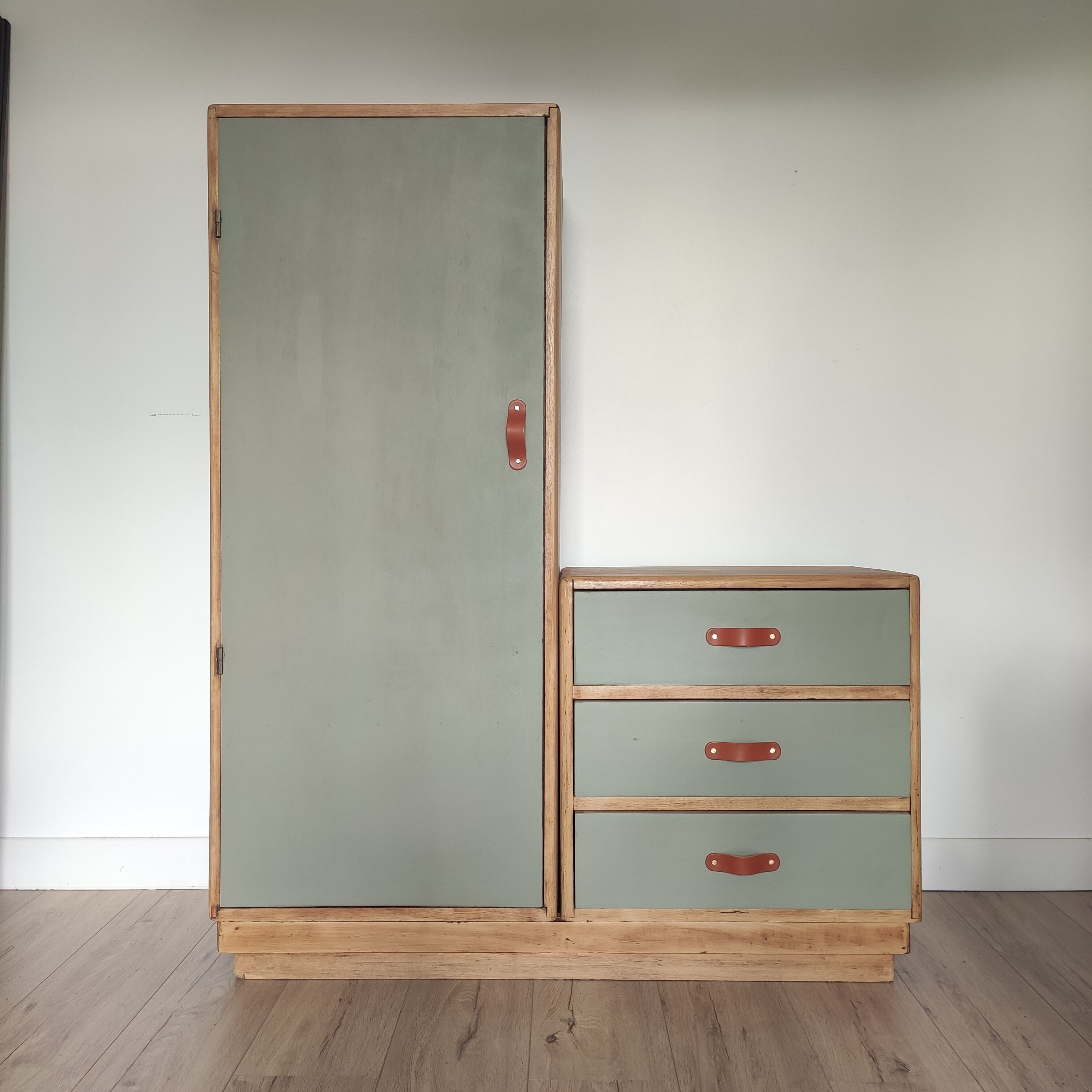 Armoire d'internat asymétrique année 60